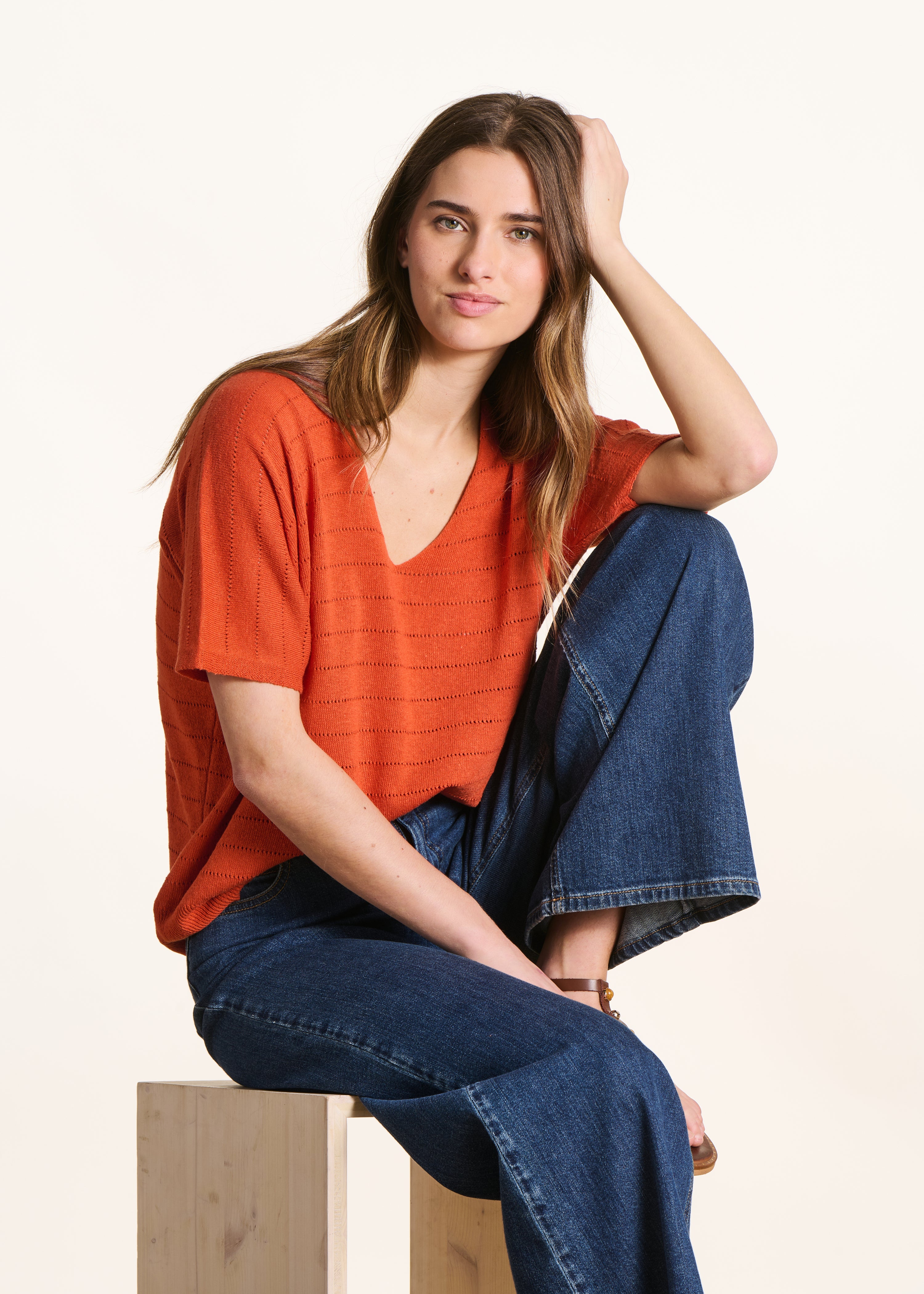 Oversize-Pullover in Terrakotta mit Lochmuster und kurzen Ärmeln