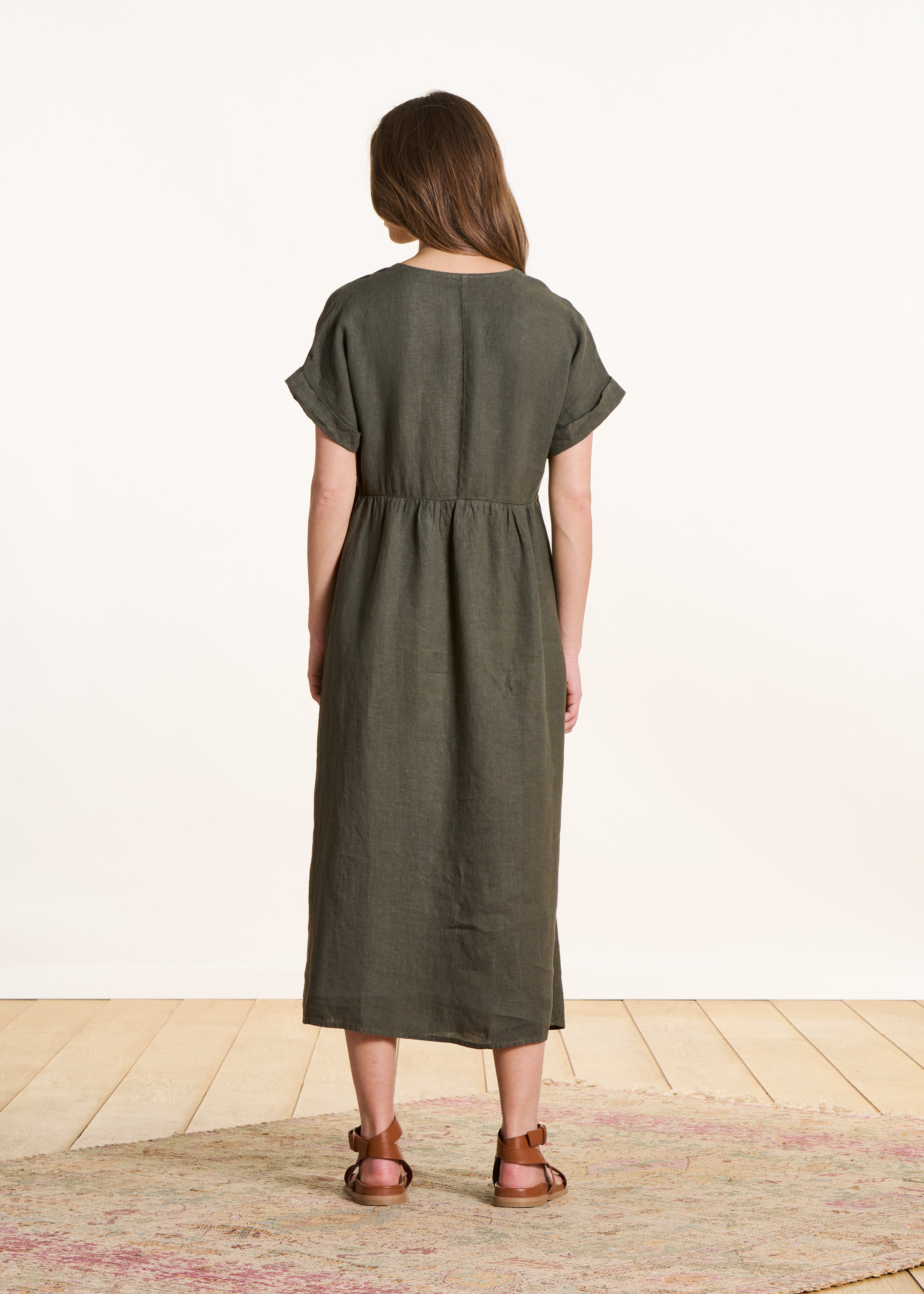 Robe longue ample en lin kaki manches courtes