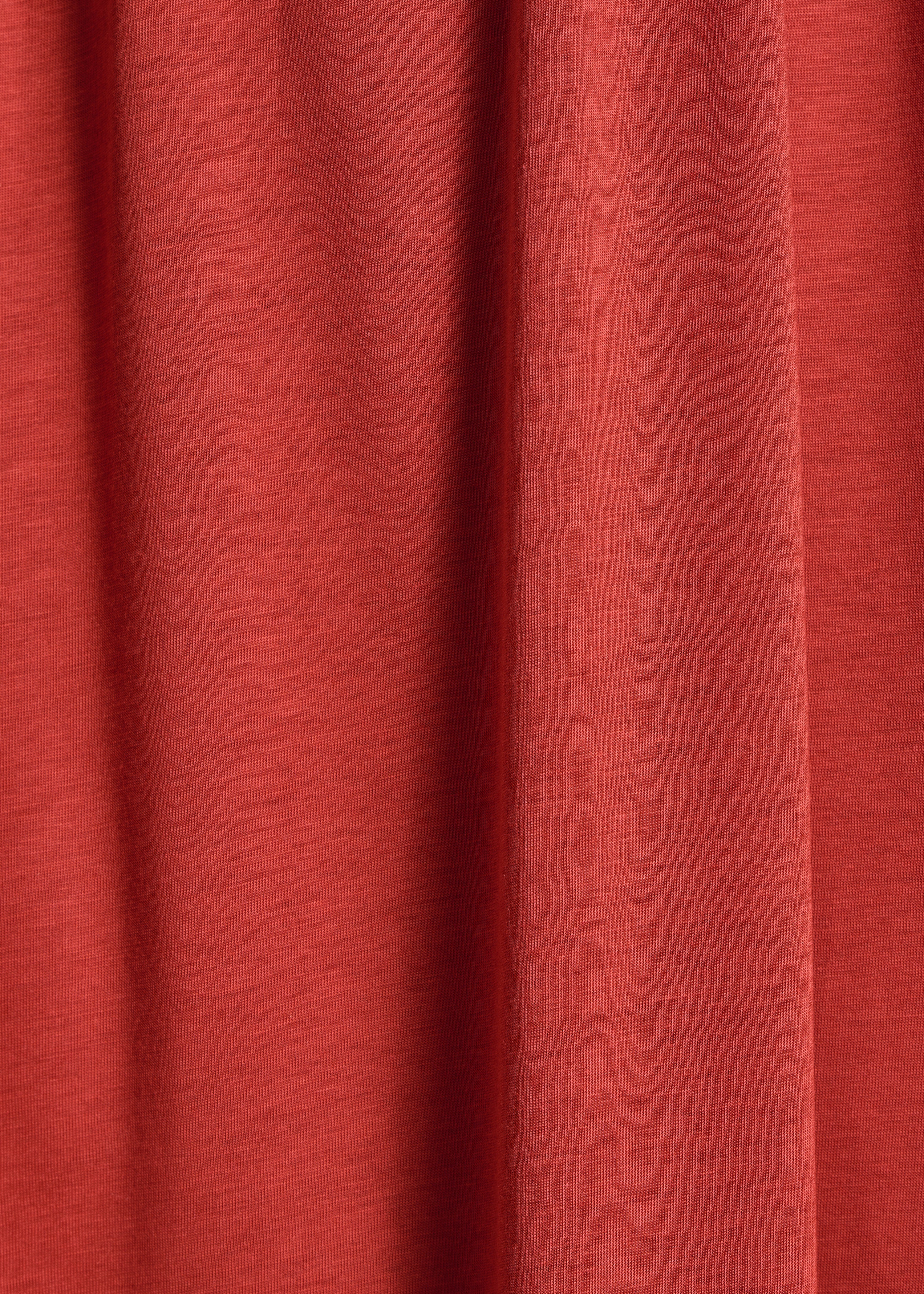 Robe mi-longue fluide rouge à col V en lyocell