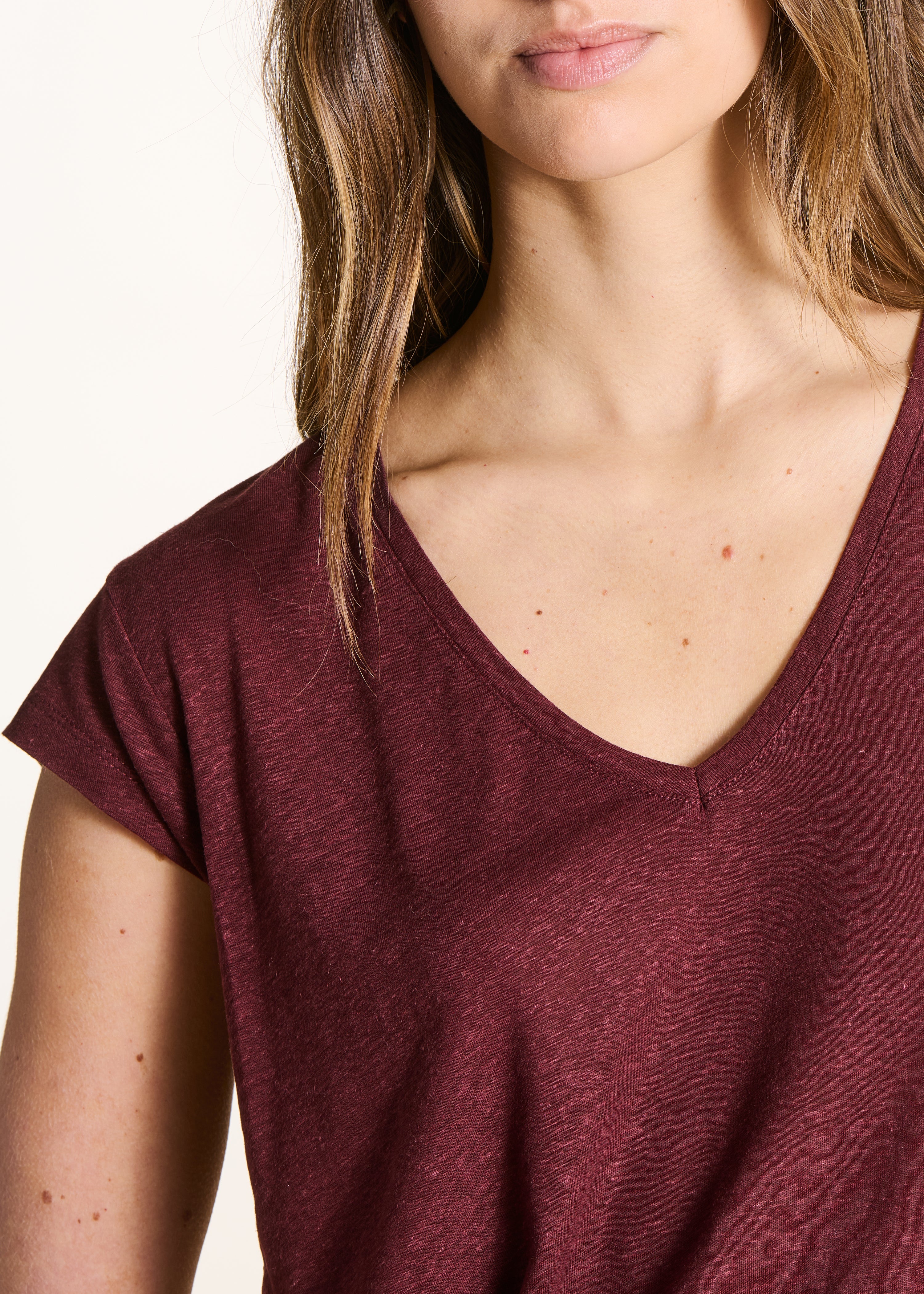 bruine lyocell T-shirt met V-hals en korte mouwen