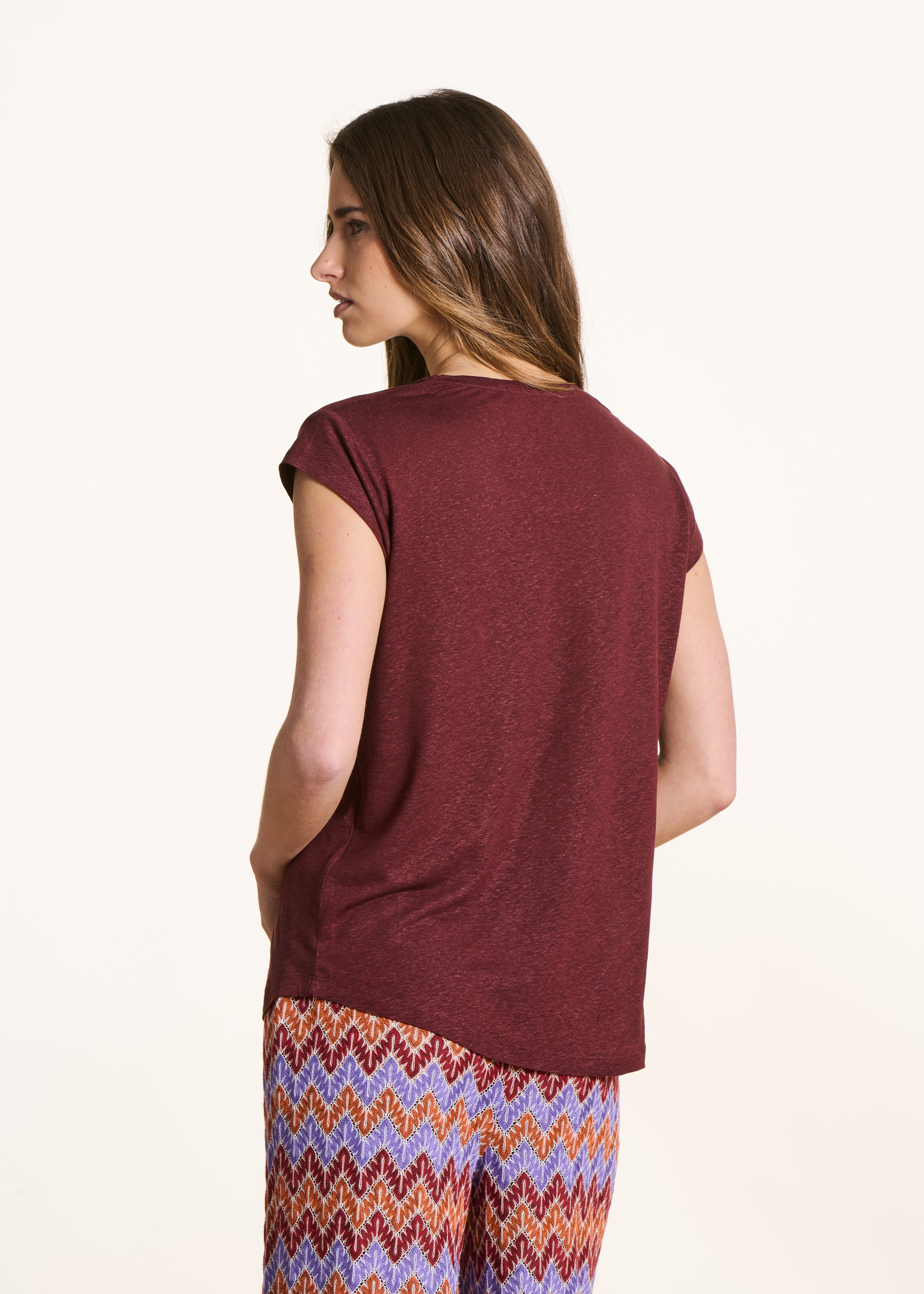 bruine lyocell T-shirt met V-hals en korte mouwen