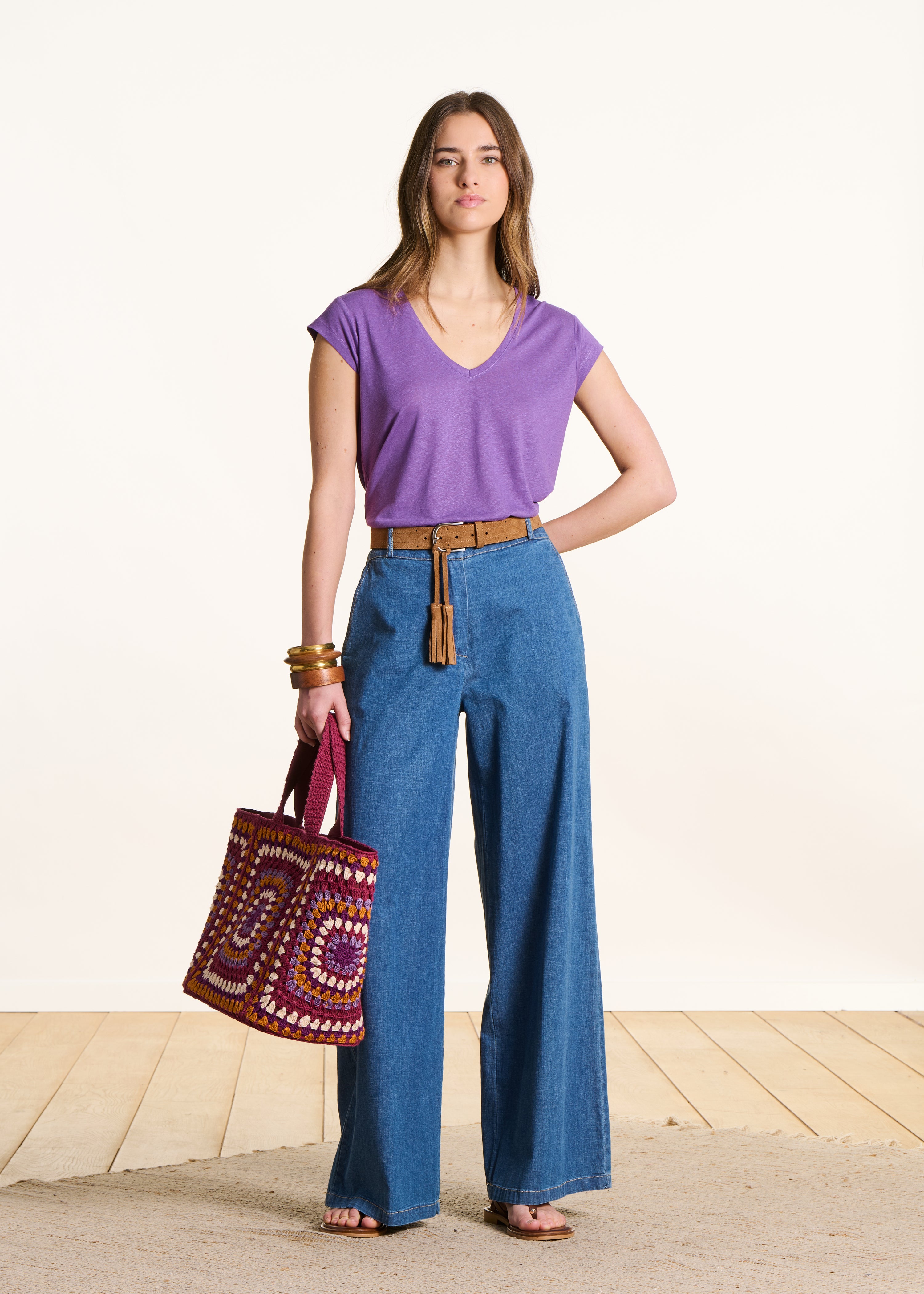 violet T-shirt van lyocell met V-hals en korte mouwen