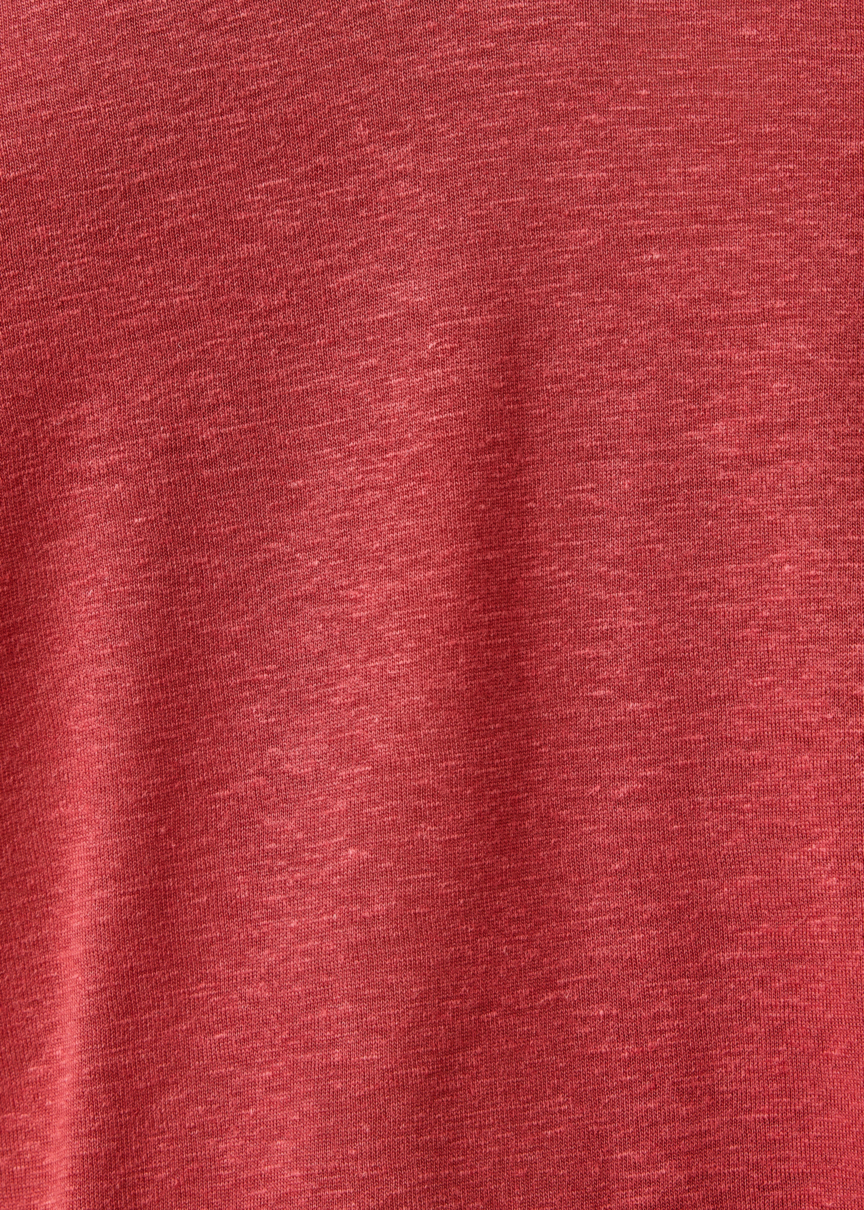 Camiseta roja de lyocell con cuello en V