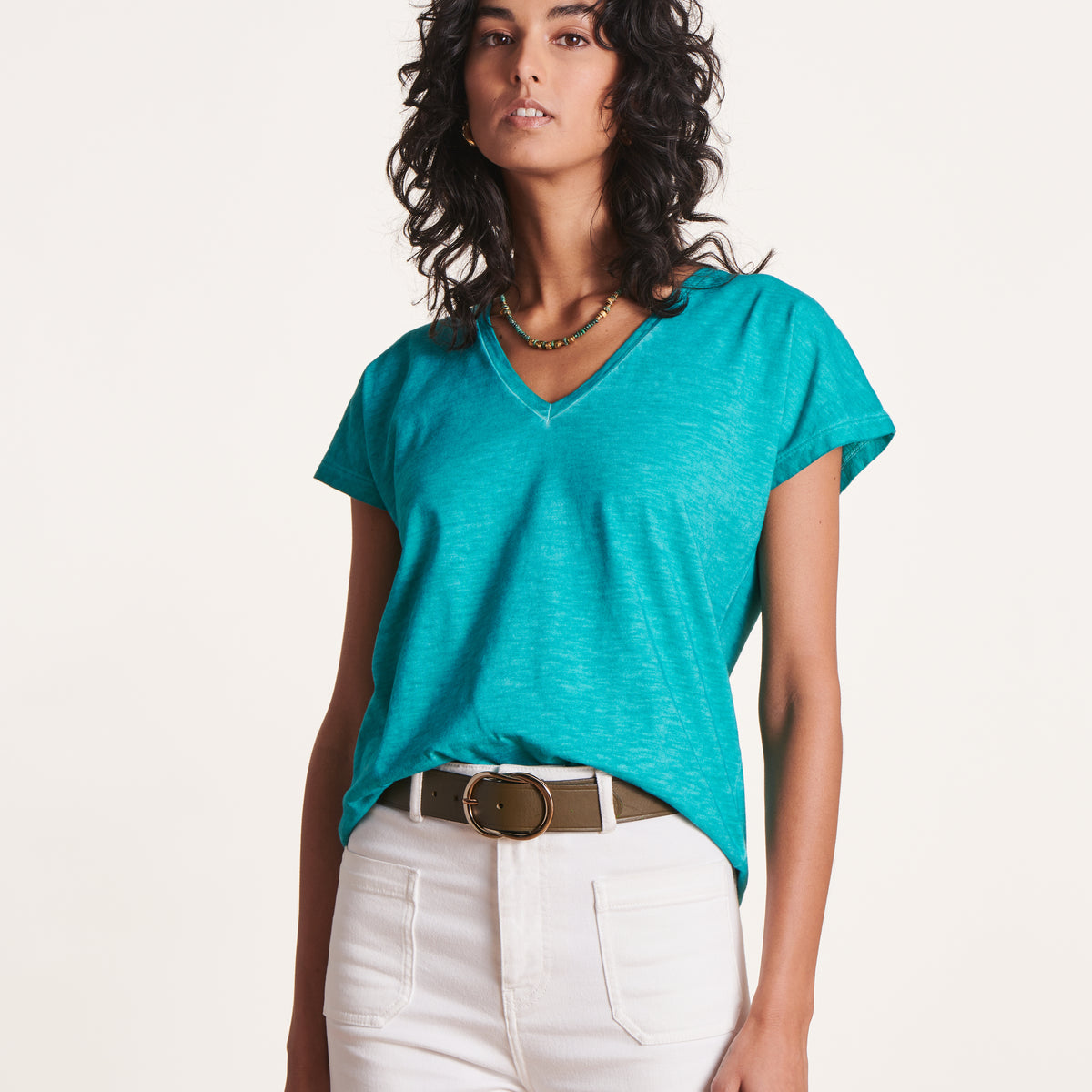 T-shirt droit en coton cold dye bleu turquoise col V La Fée