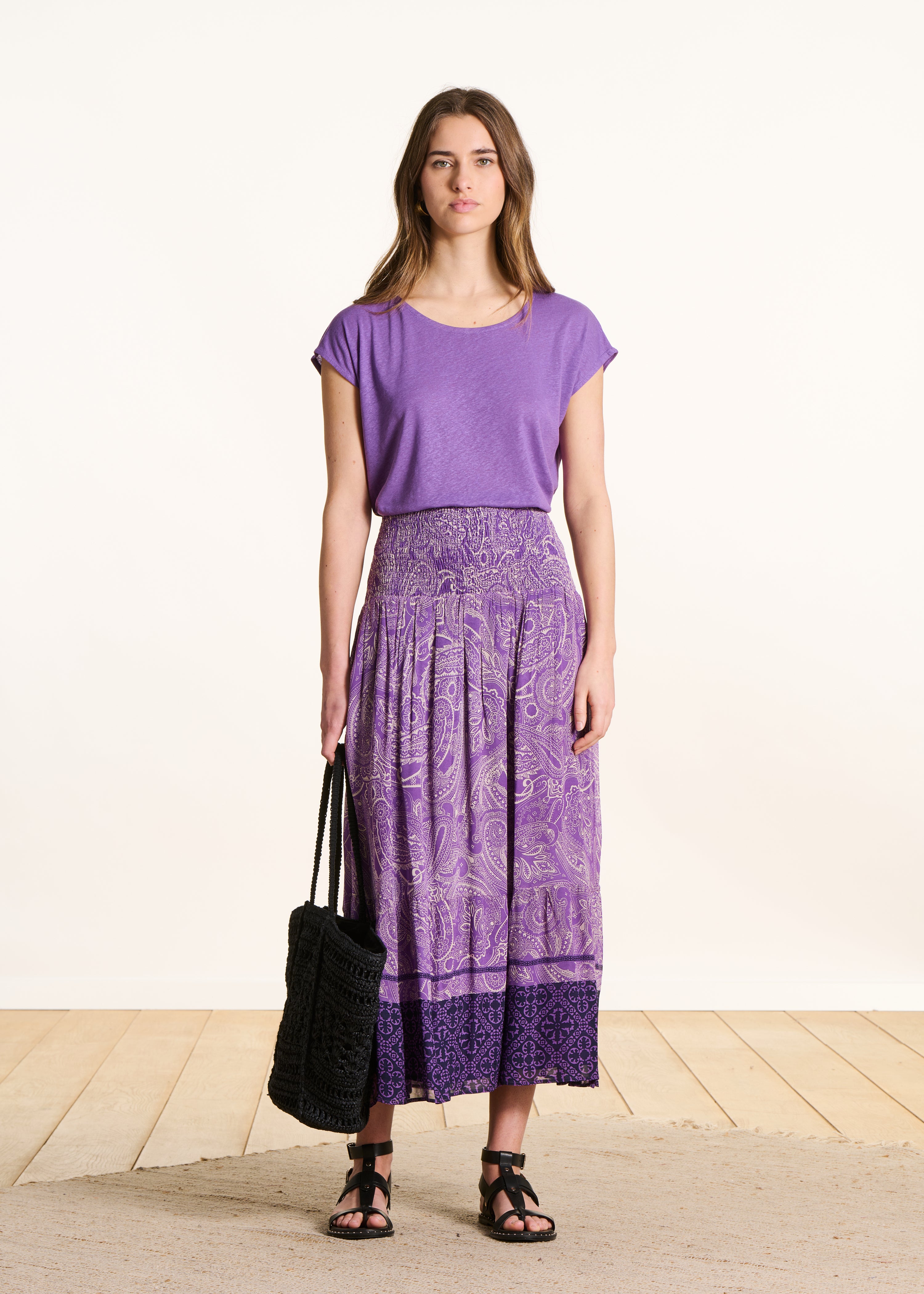 Straight purple T-shirt with round neck in lyocell and linen