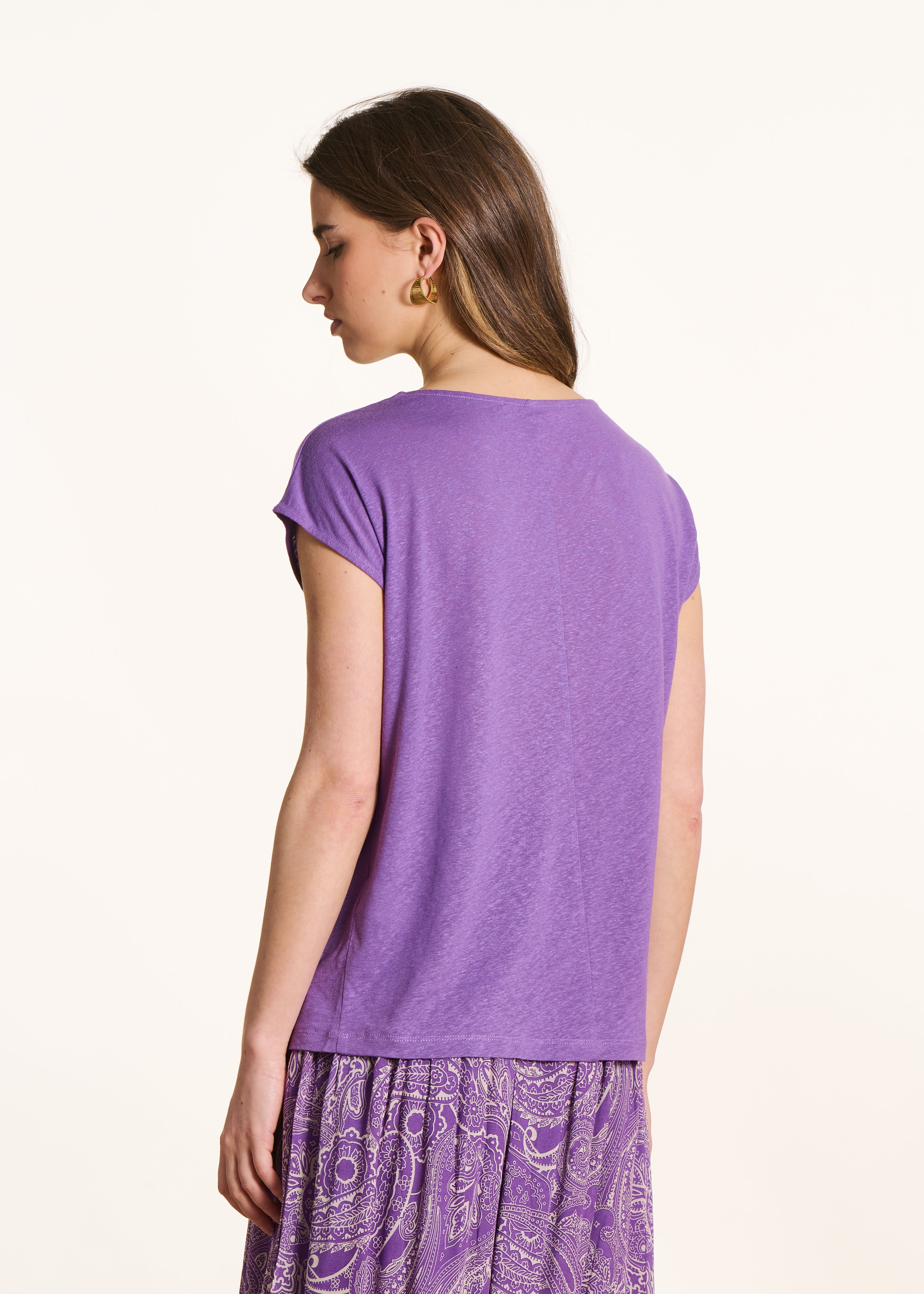 Straight purple T-shirt with round neck in lyocell and linen