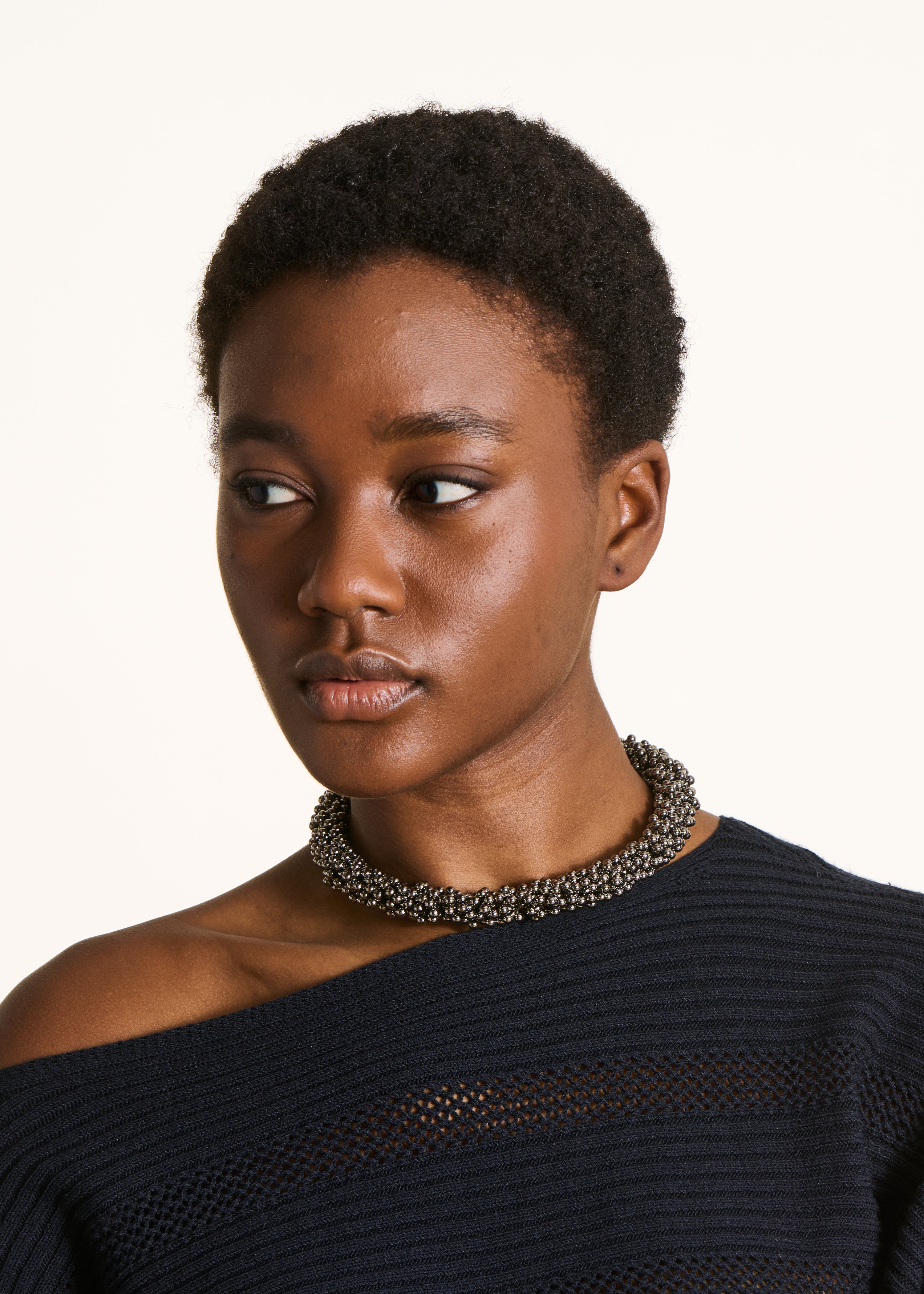 Collier ras de cou noir
