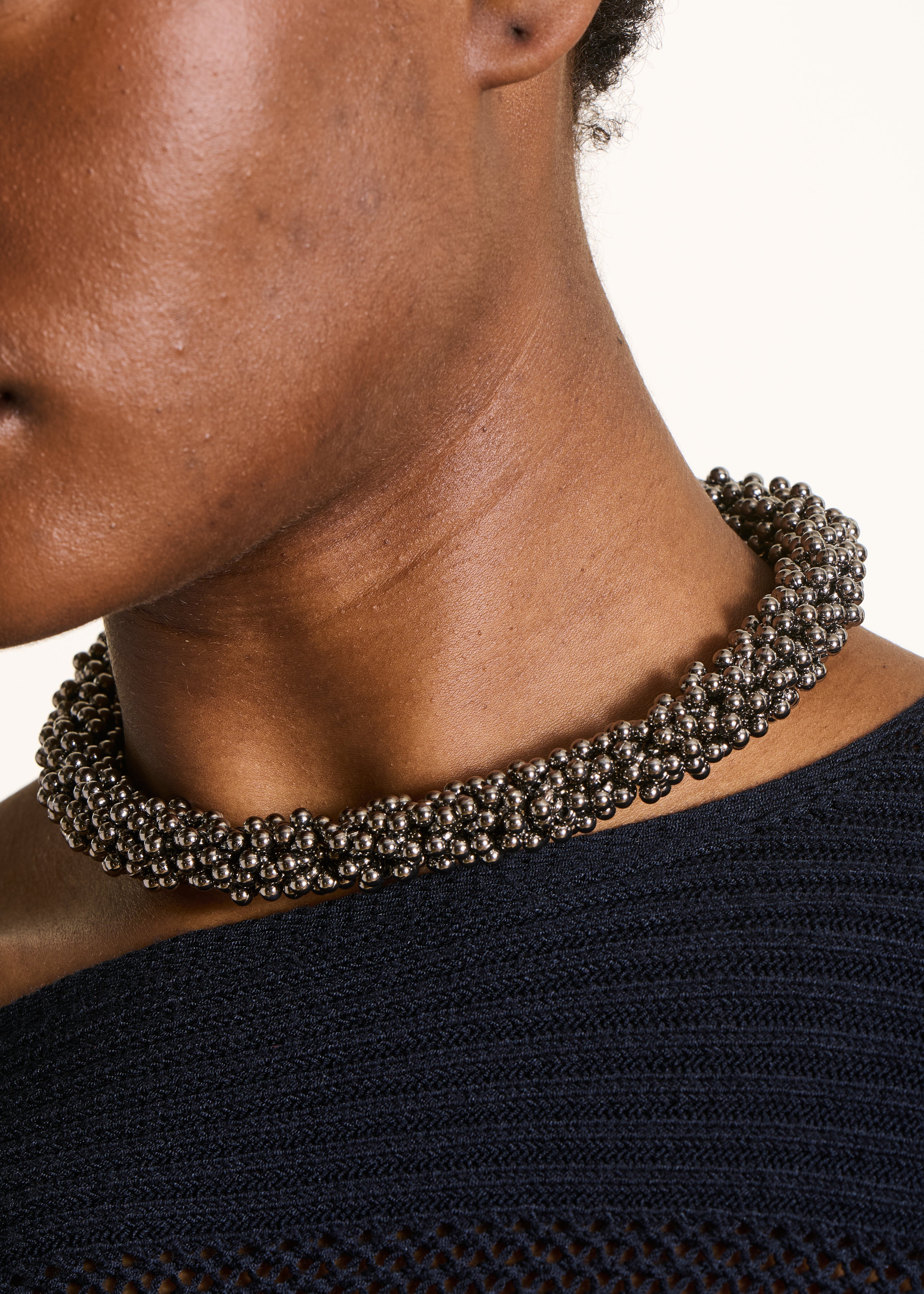 Collier ras de cou noir