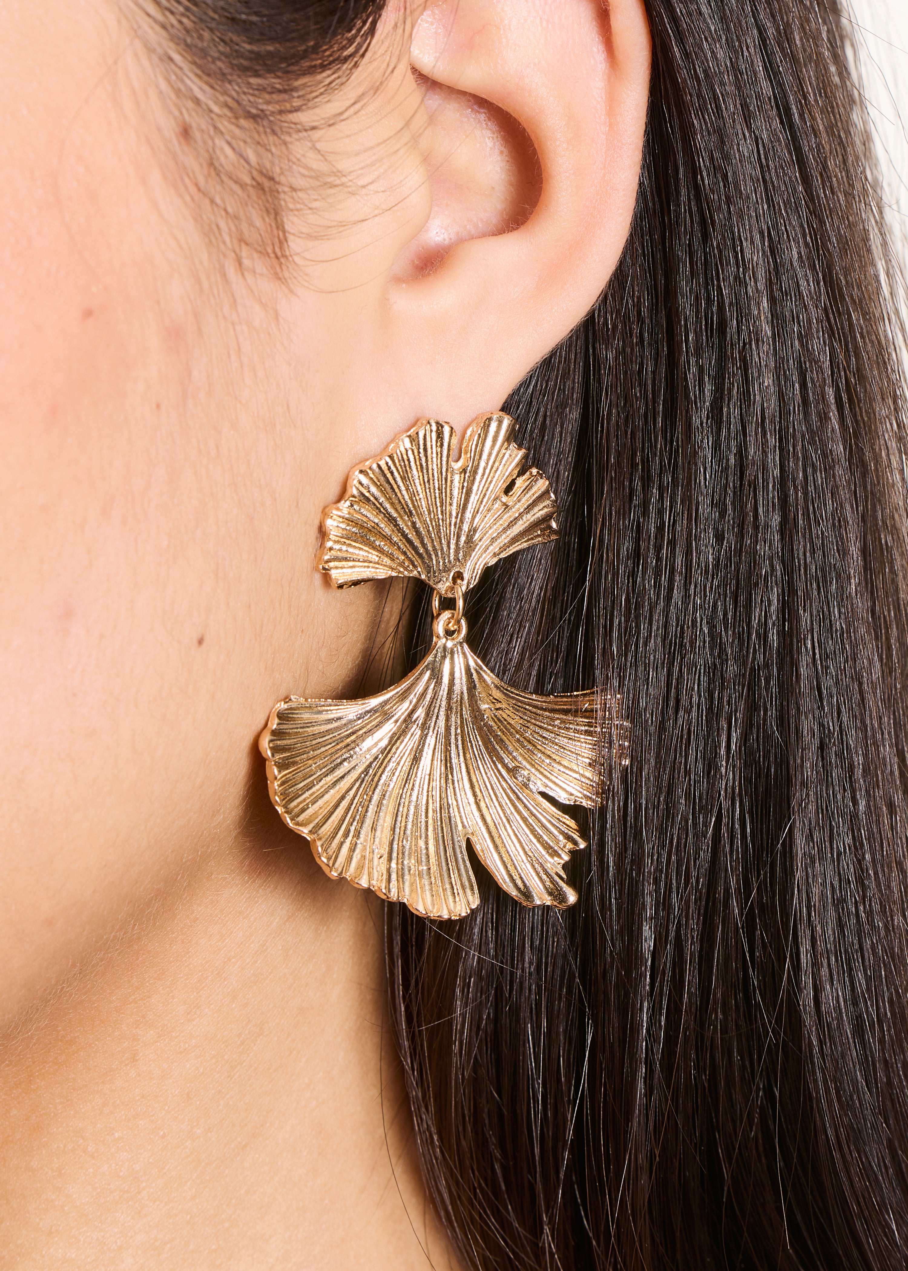 Boucles d'oreilles dormeuses dorées fleur