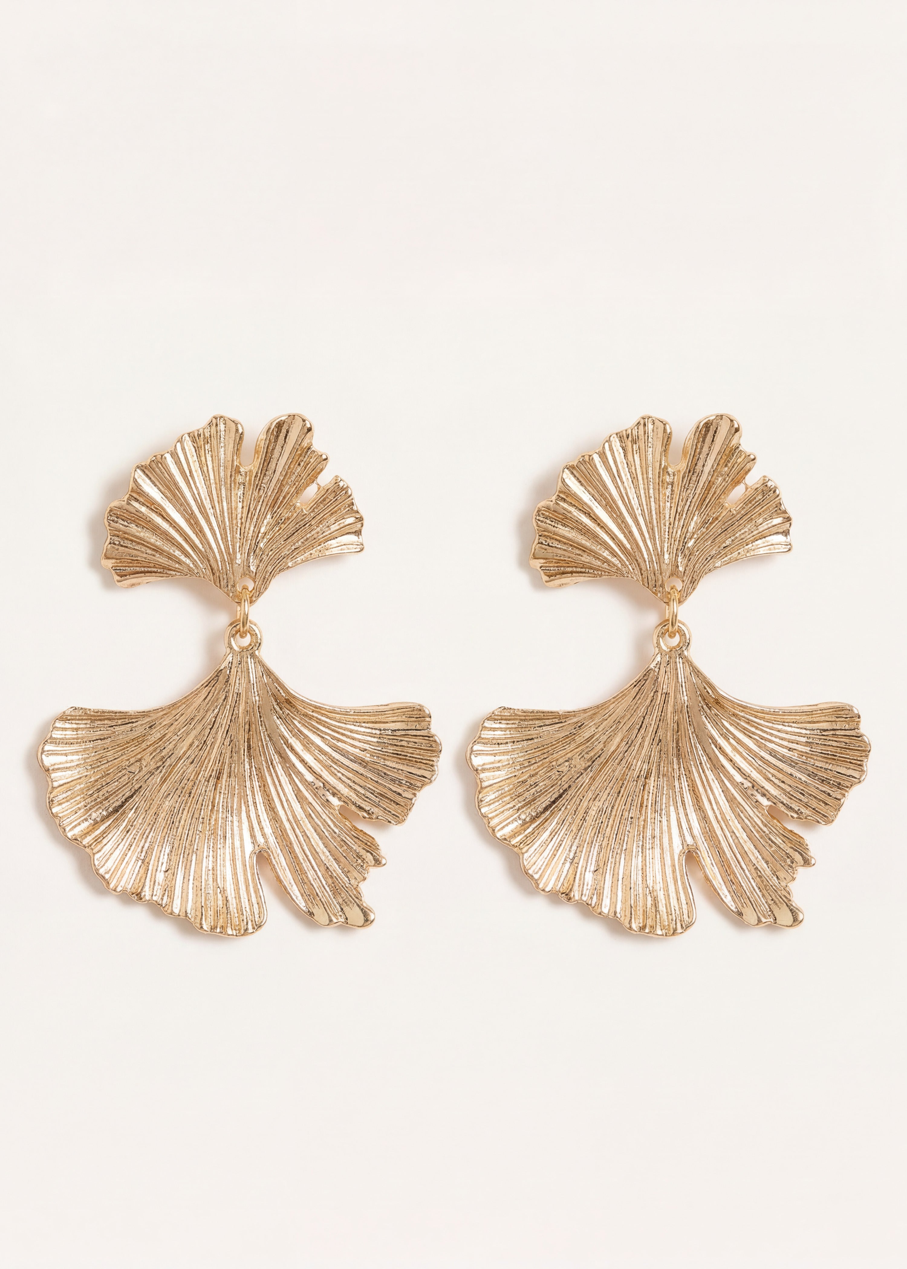 Boucles d'oreilles dormeuses dorées fleur