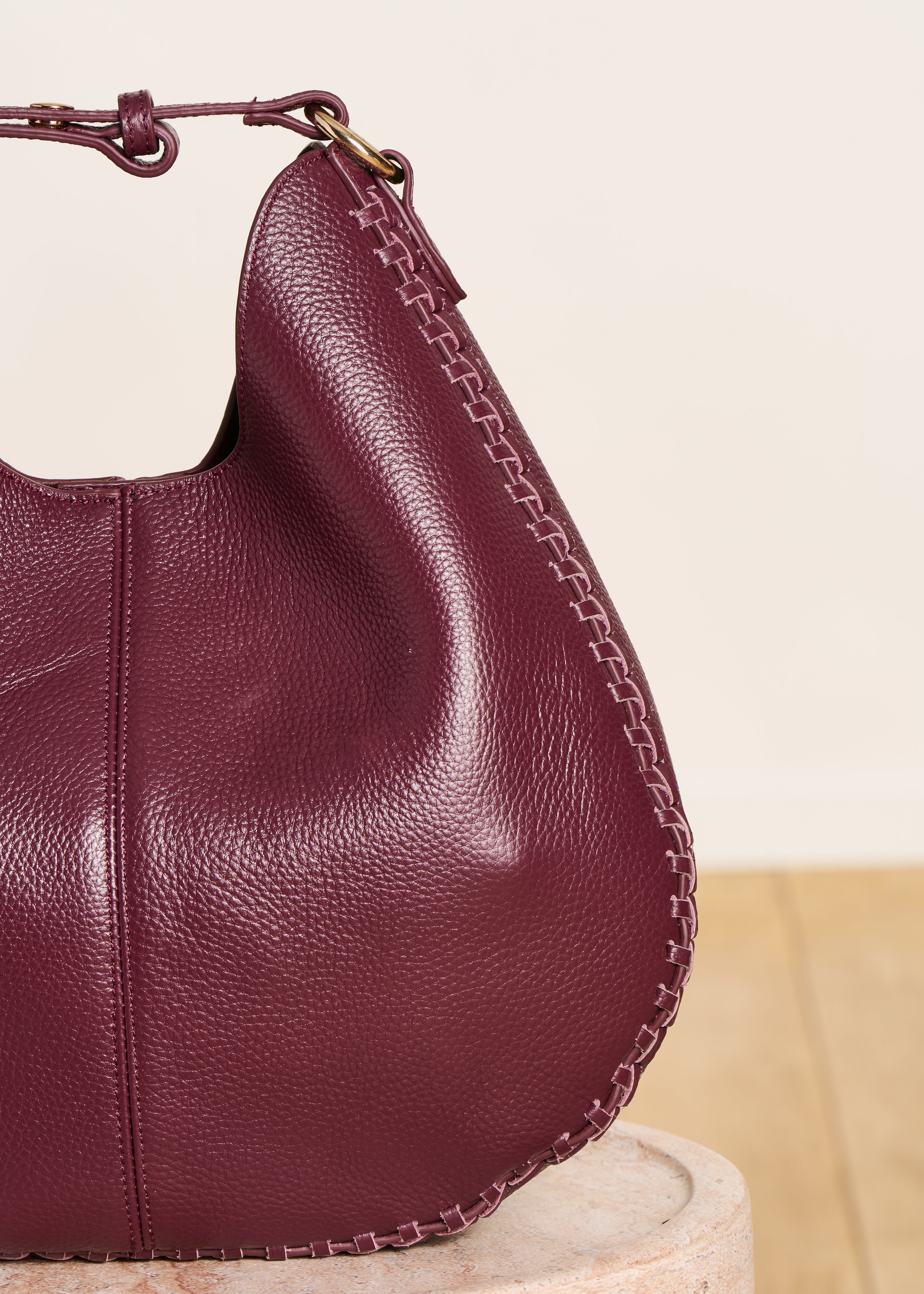 Borsa hobo bordeaux in pelle martellata