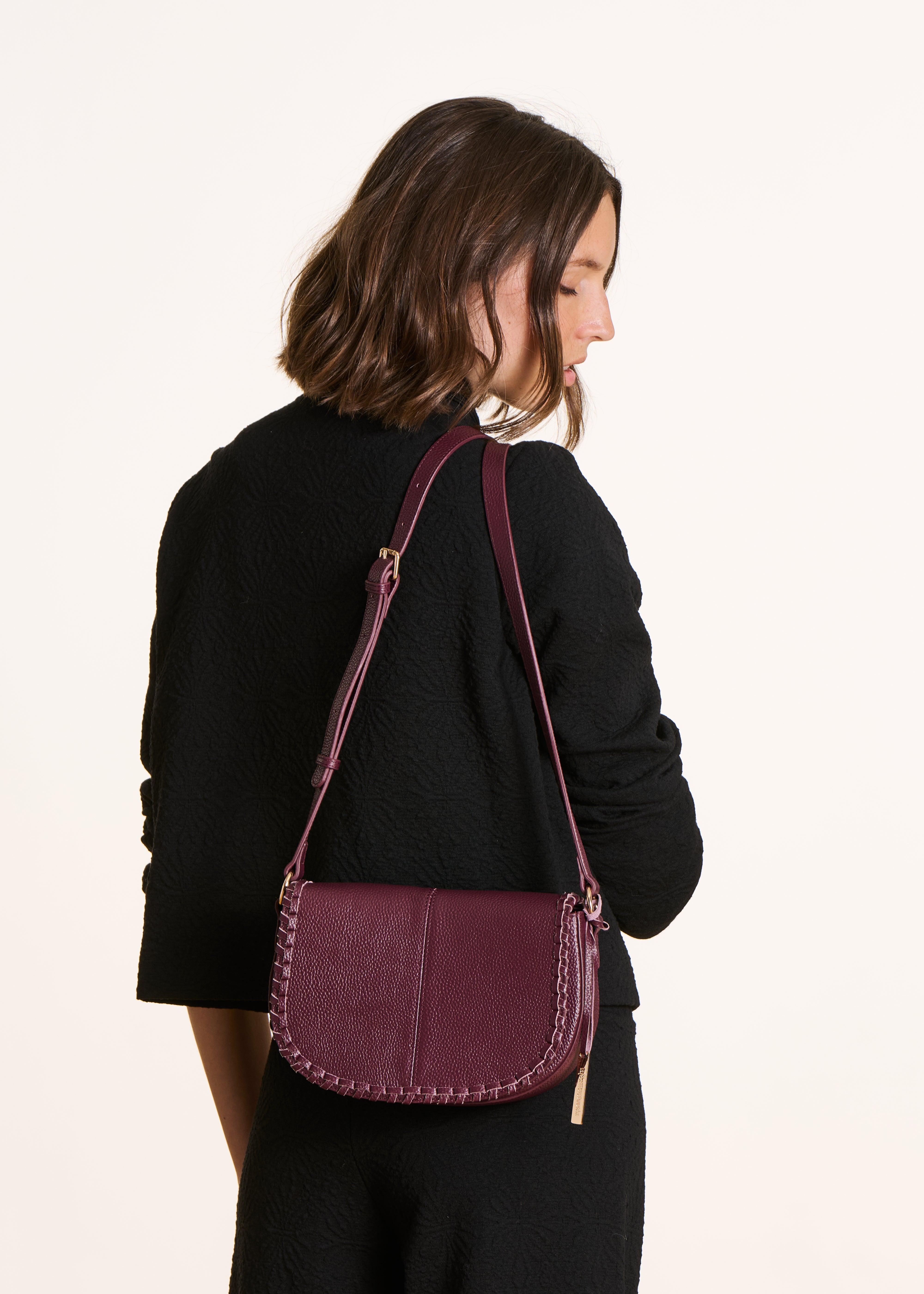 Bolso bandolera burdeos en cuero granuloso La Fée Maraboutée