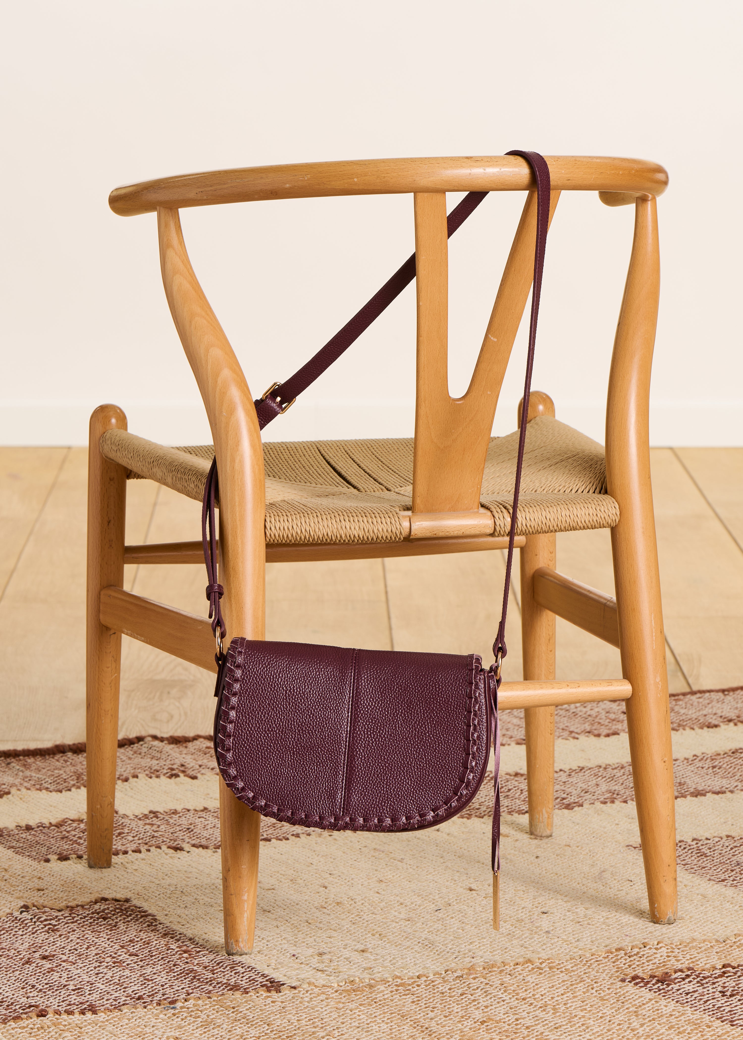 Bordeaux schoudertas van gegranuleerd leer