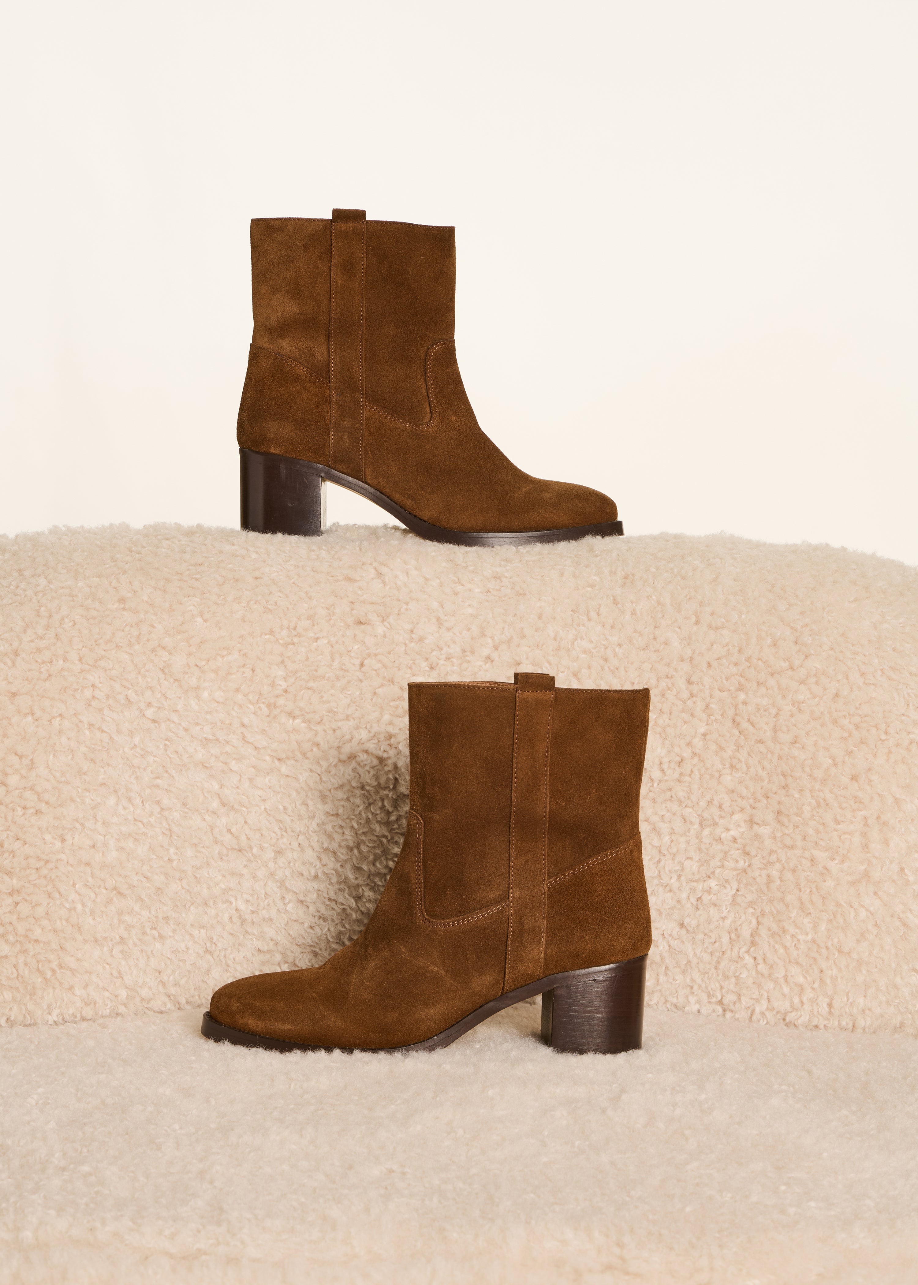 Bruine leren enkellaarsjes met hakken