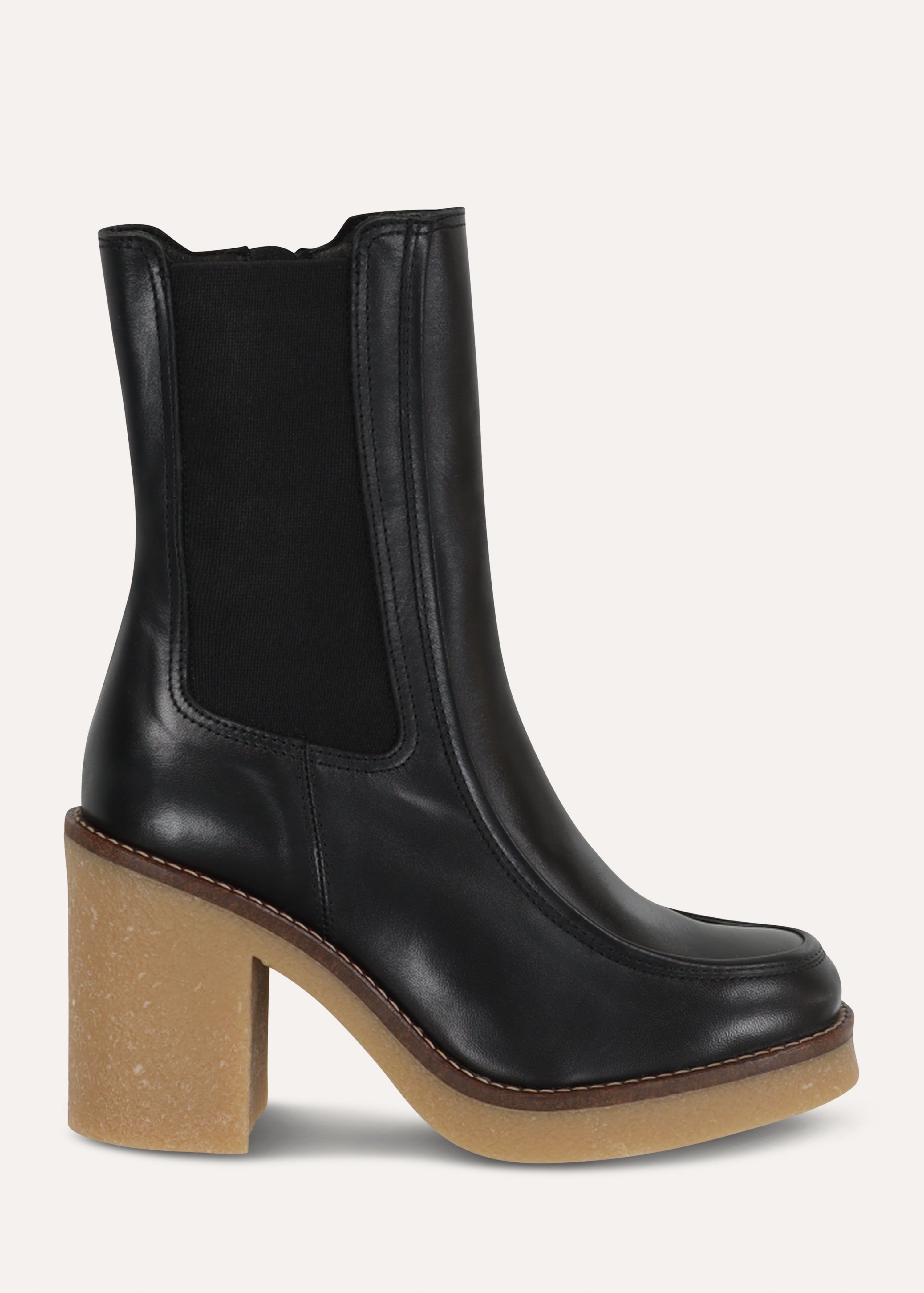 Chelsea enkellaarsjes van zwart leer met crêpezool