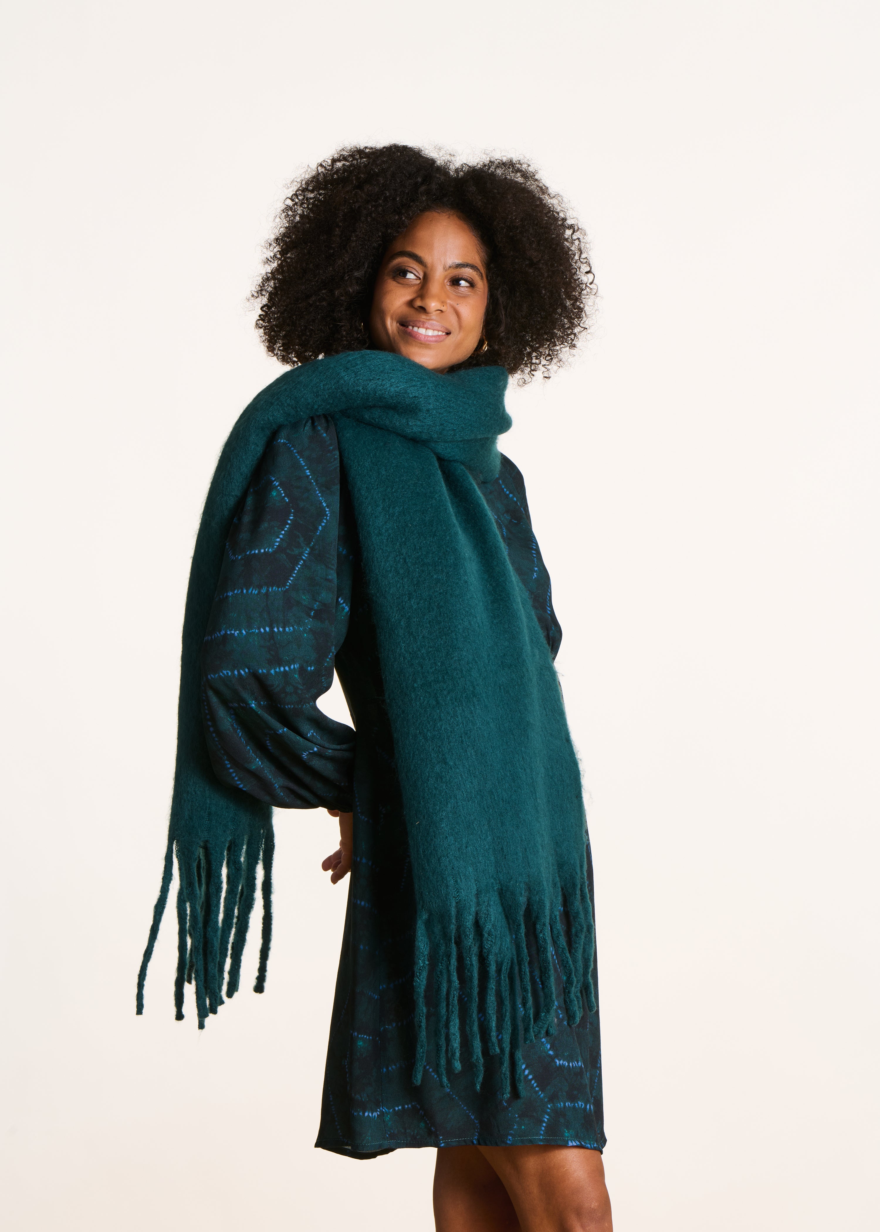 Étole bleu pétrole unie à franges