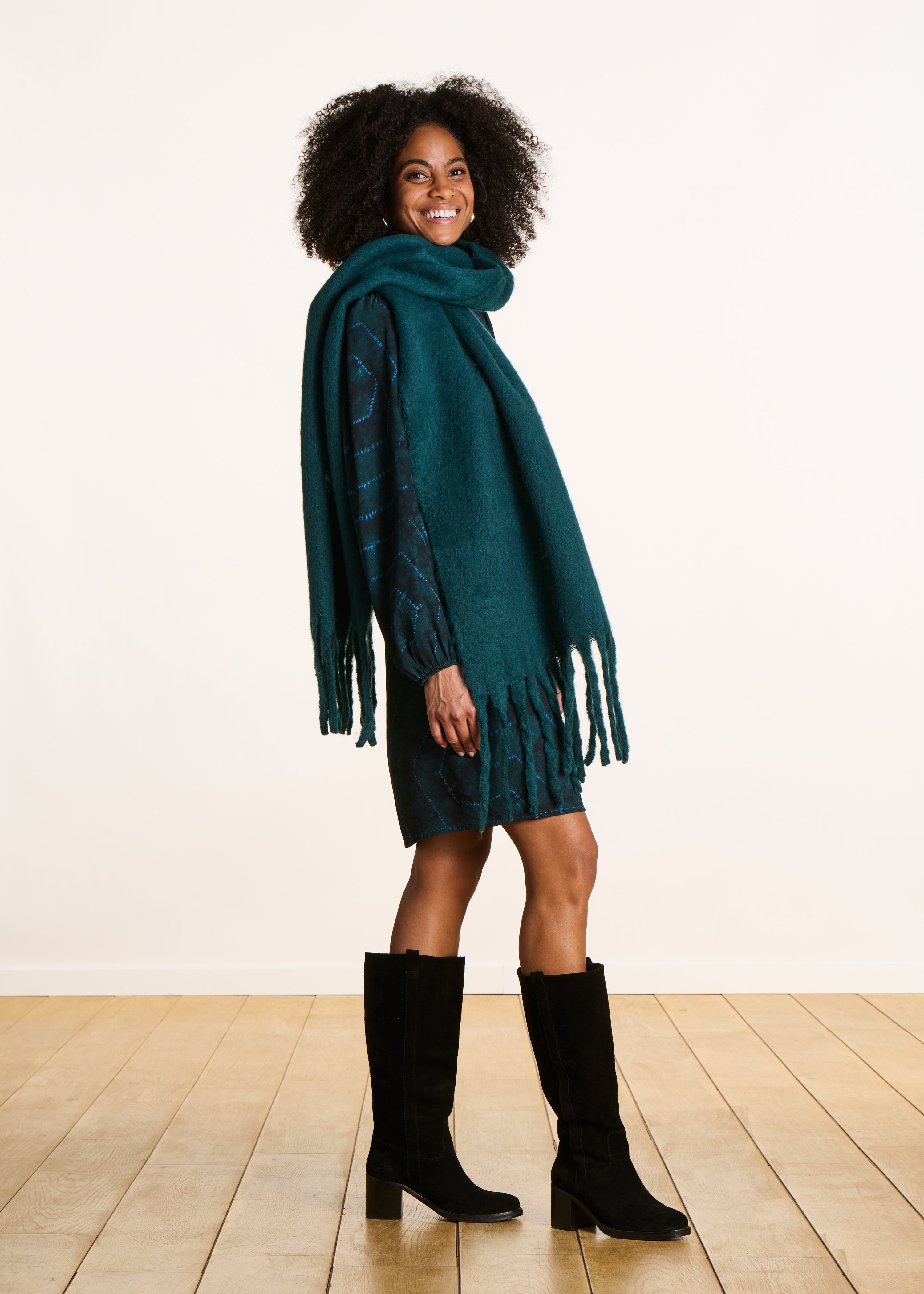 Étole bleu pétrole unie à franges