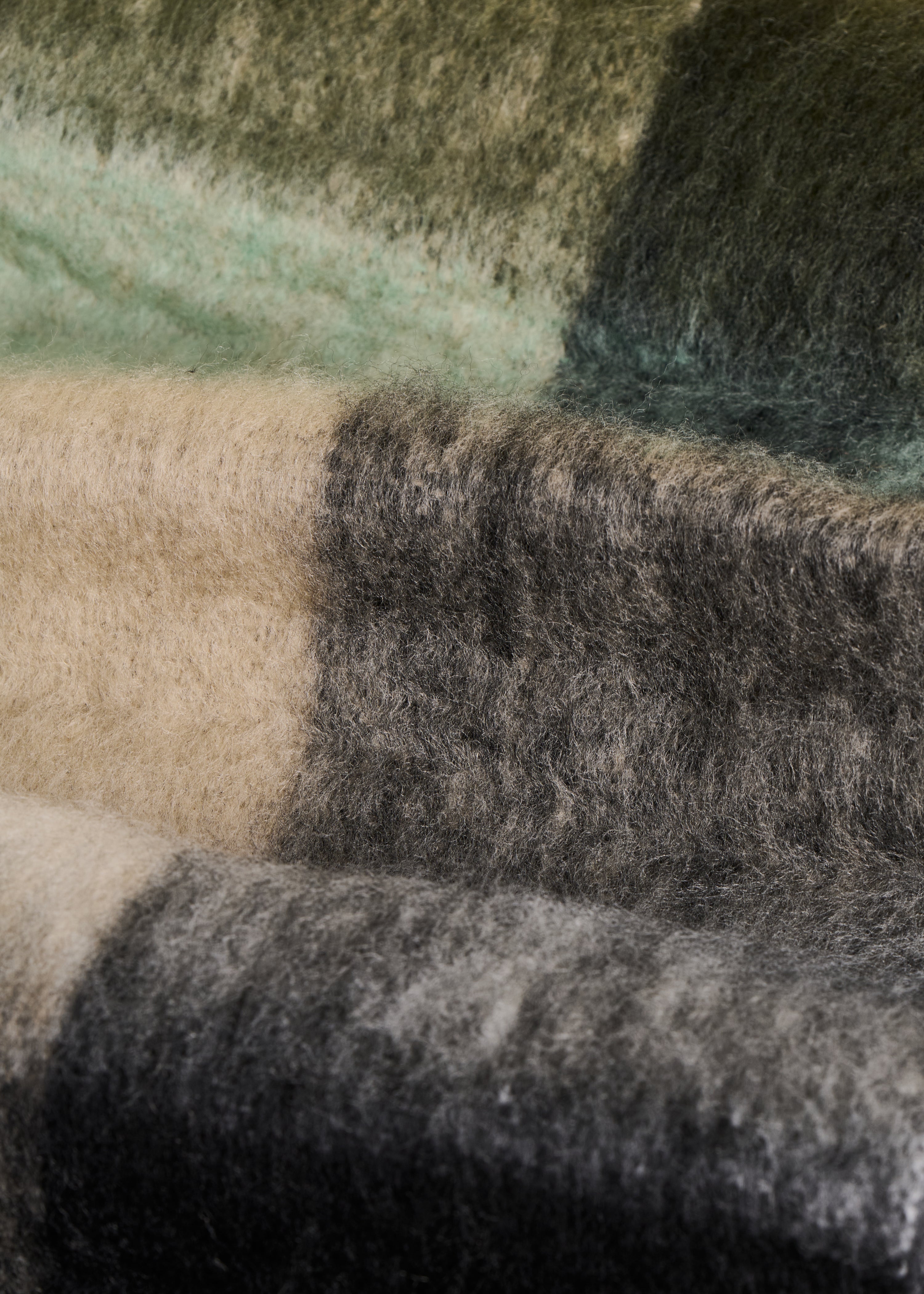 Écharpe à carreaux grise