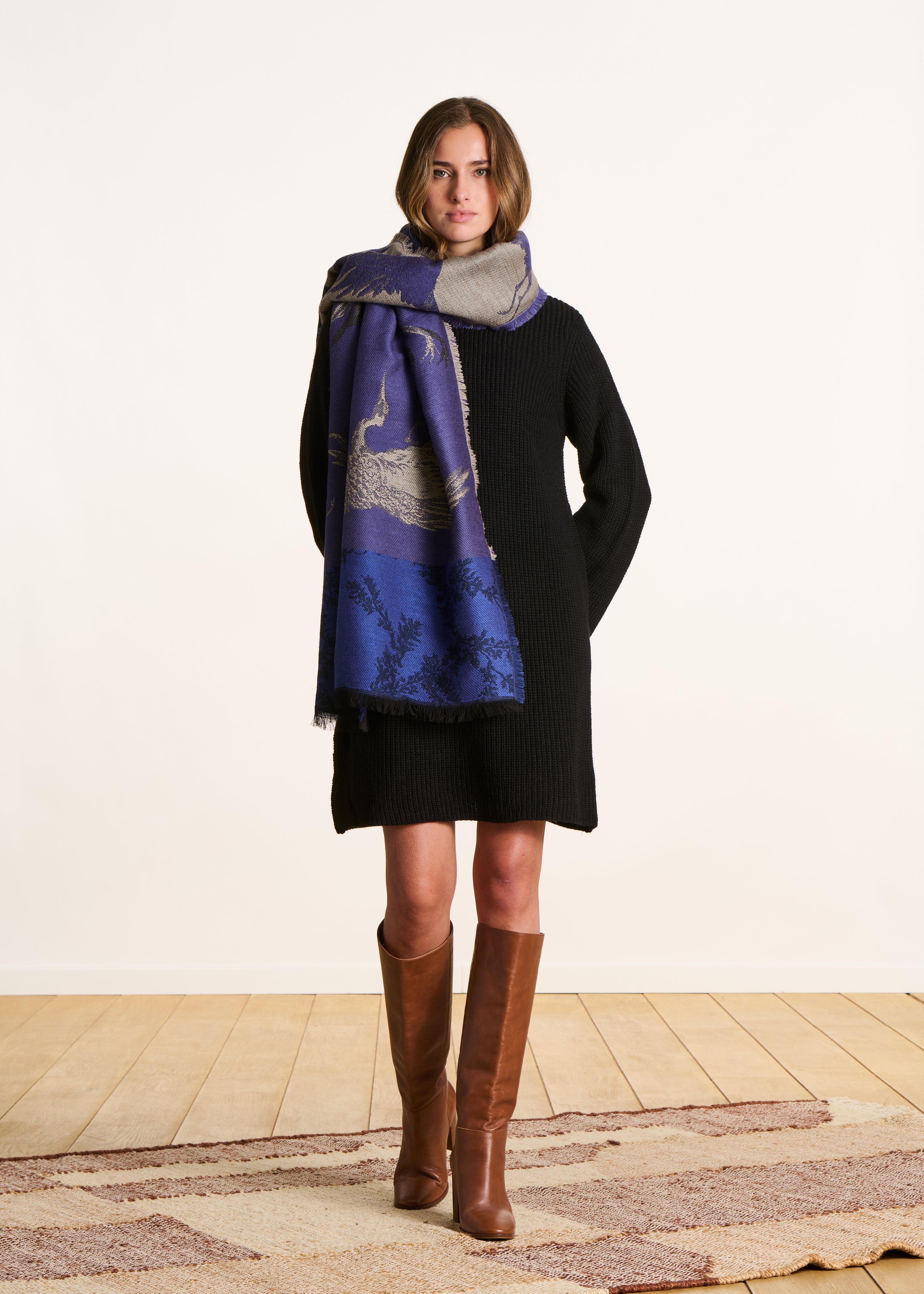 Jacquard sjaal met paarse en blauwe vogelprint