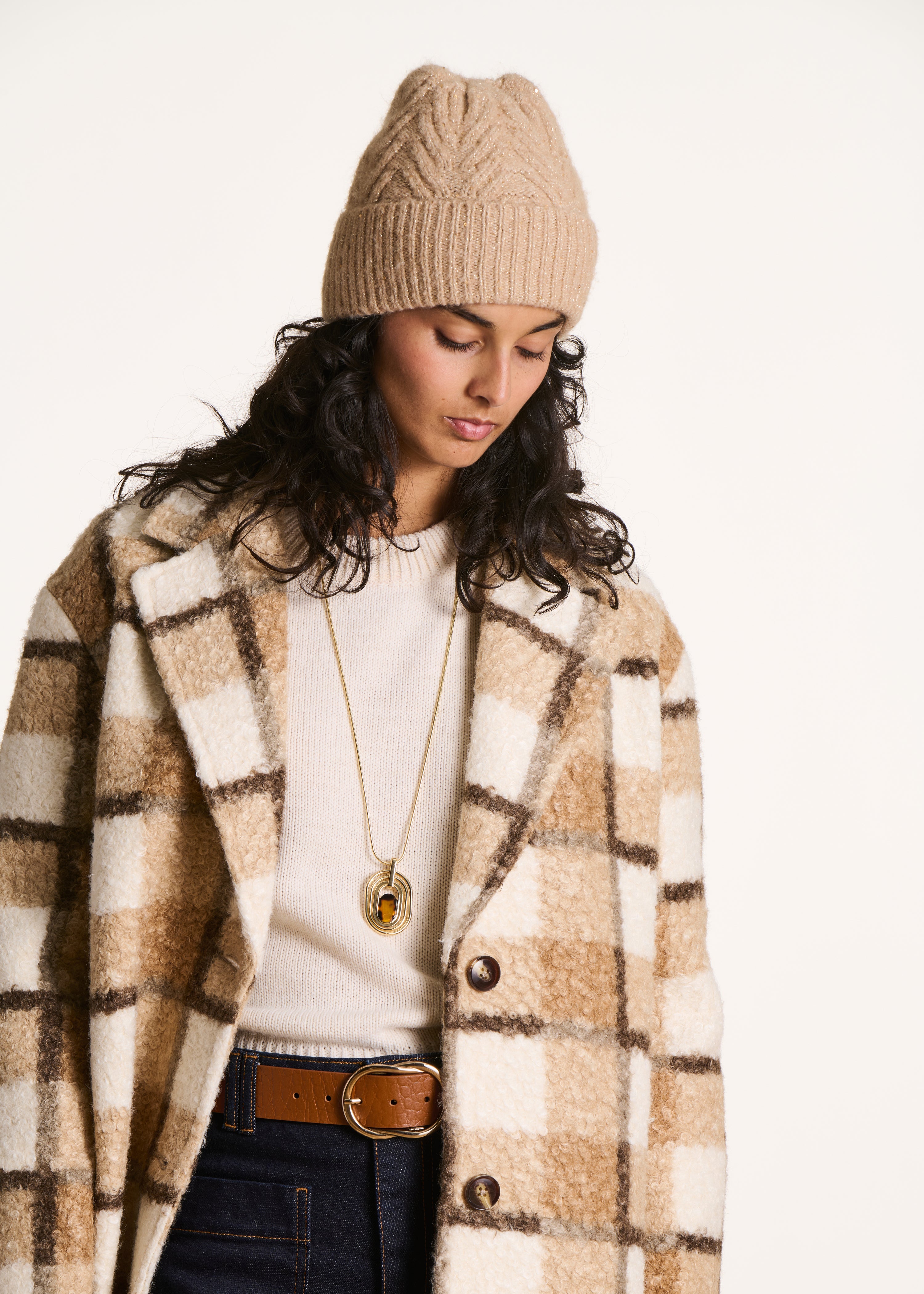 Bonnet beige tricoté avec sequins