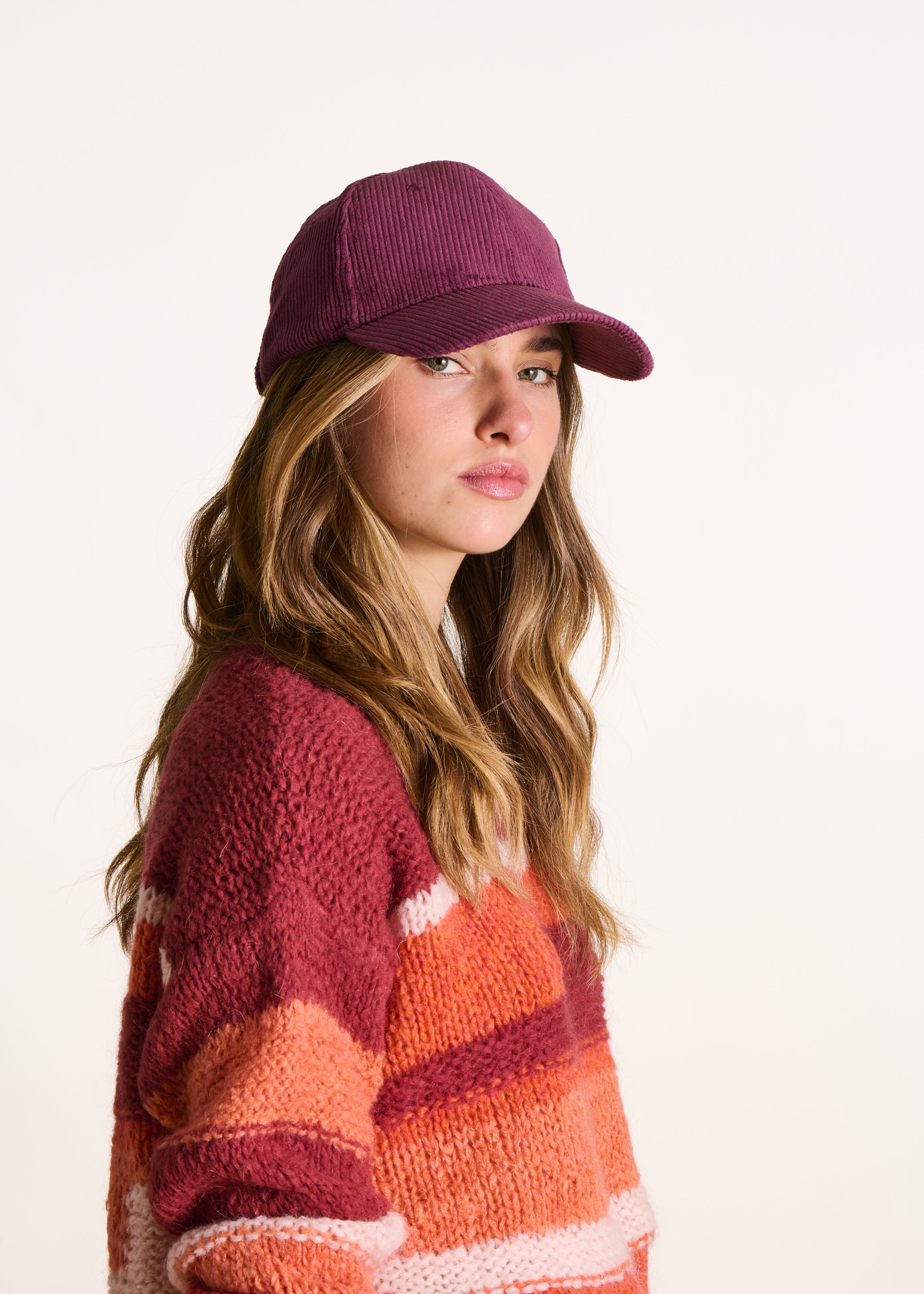 Casquette velours côtelé bordeaux en coton biologique