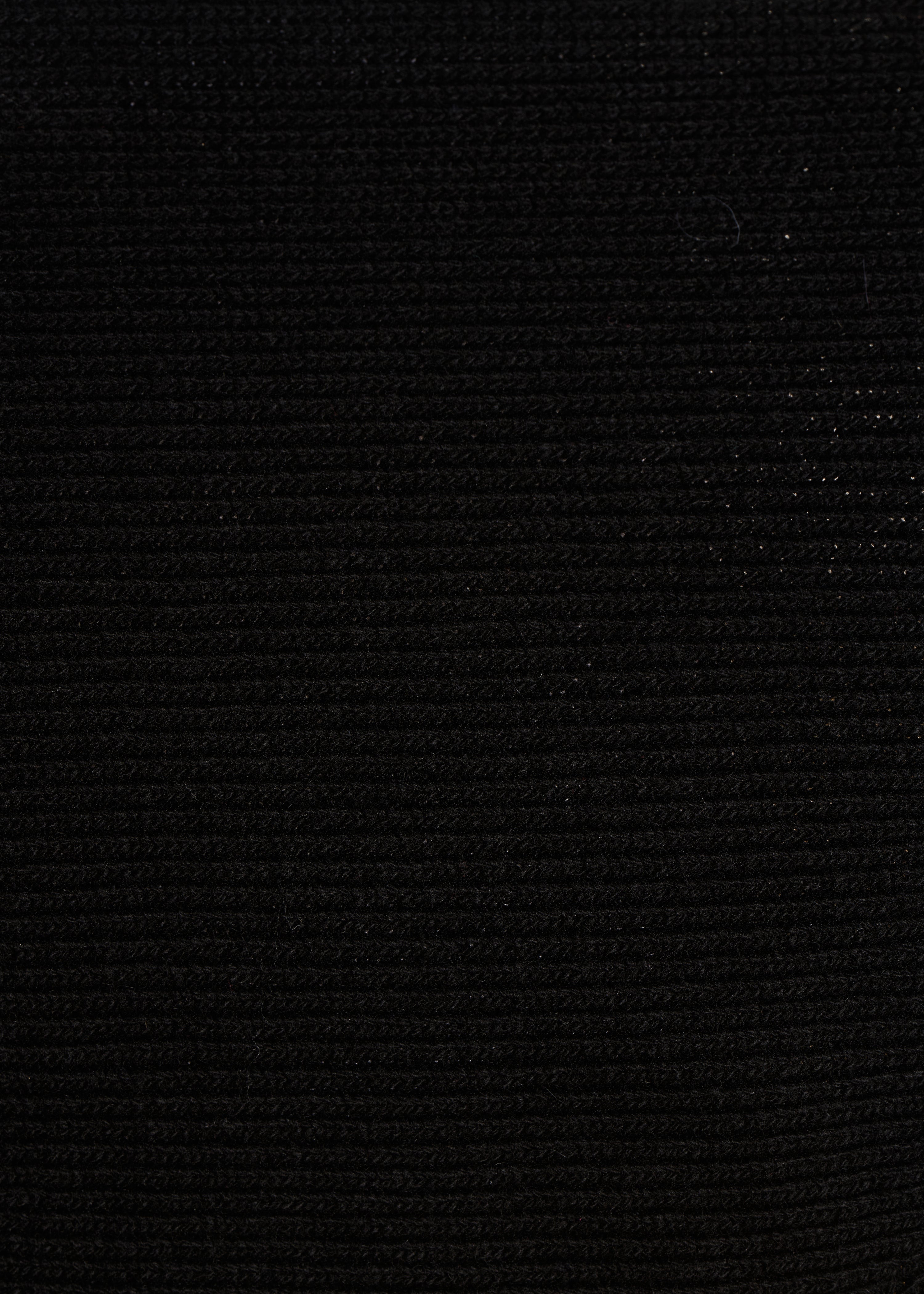 Black triangle scarf