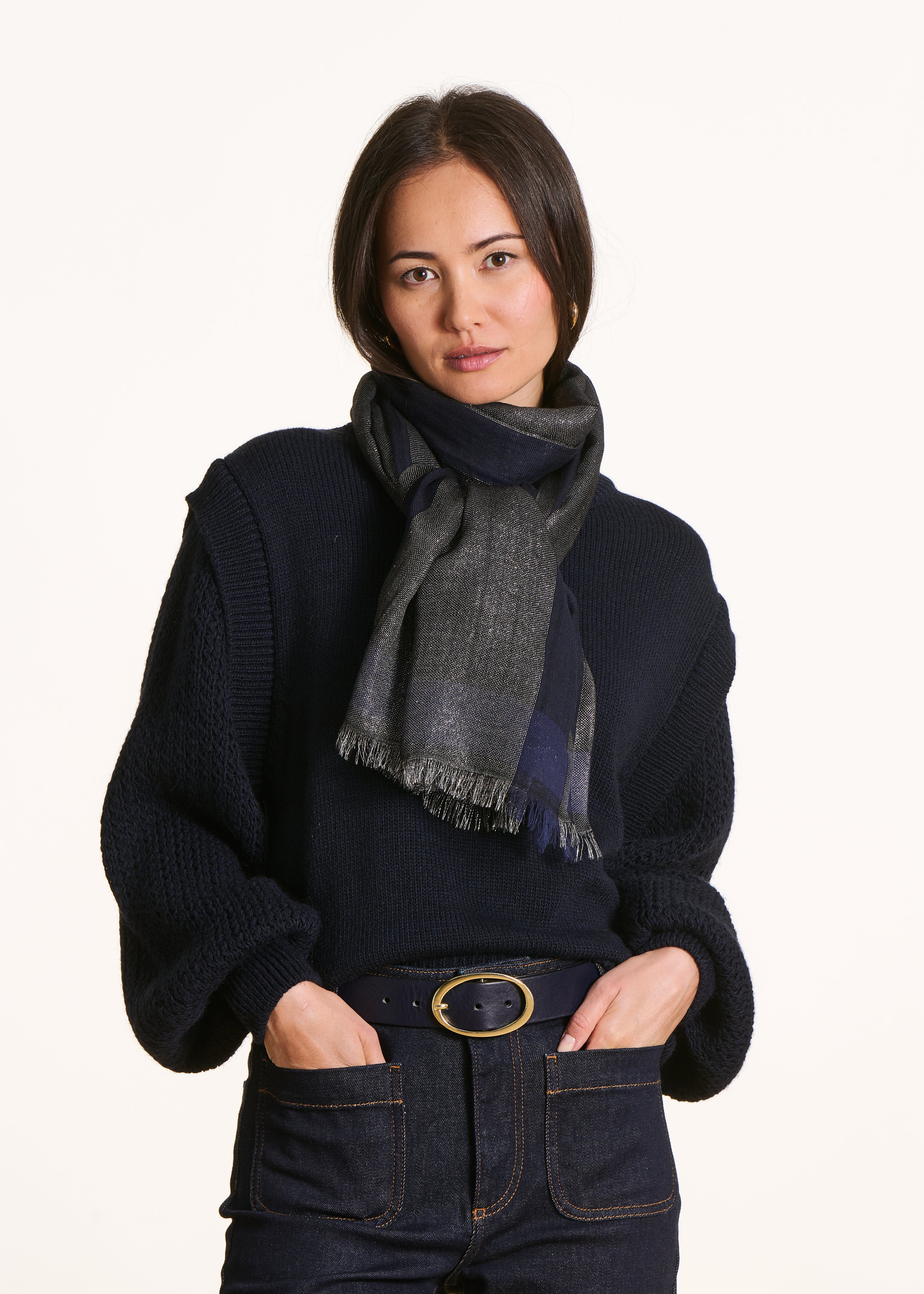 Foulard noir en laine et coton irisé