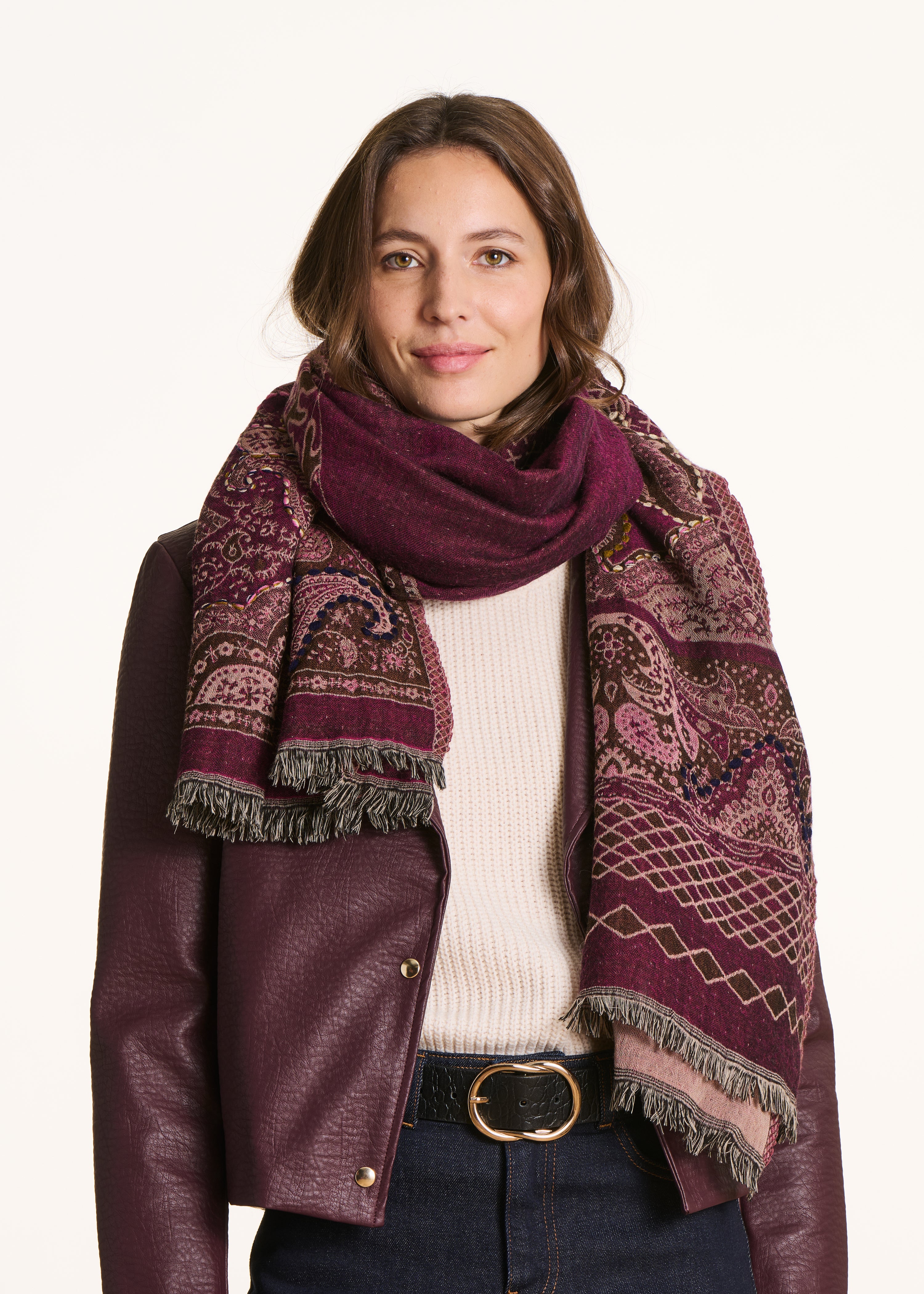 Écharpe marron en laine brodée