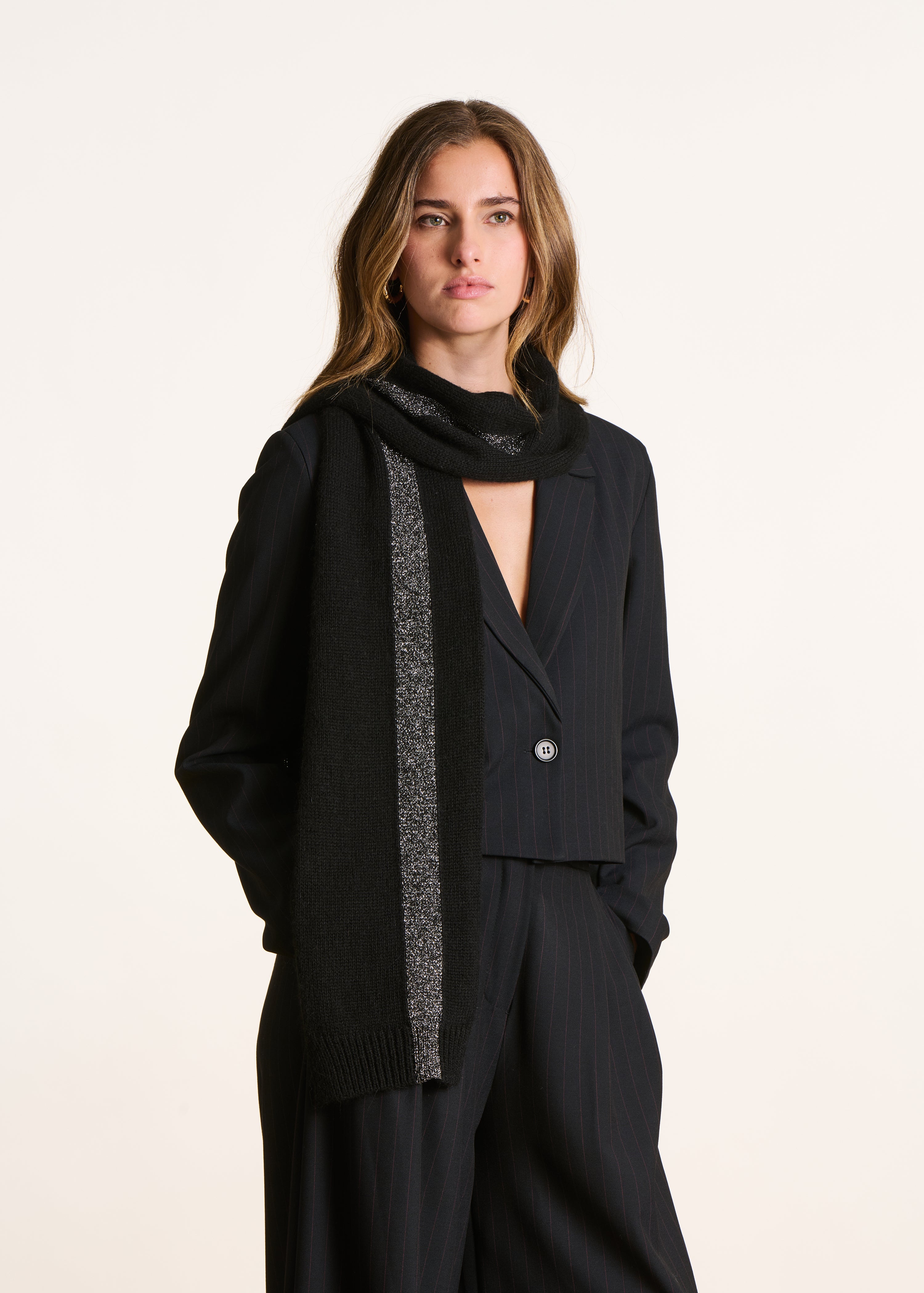 Écharpe tricotée noire et lurex argent