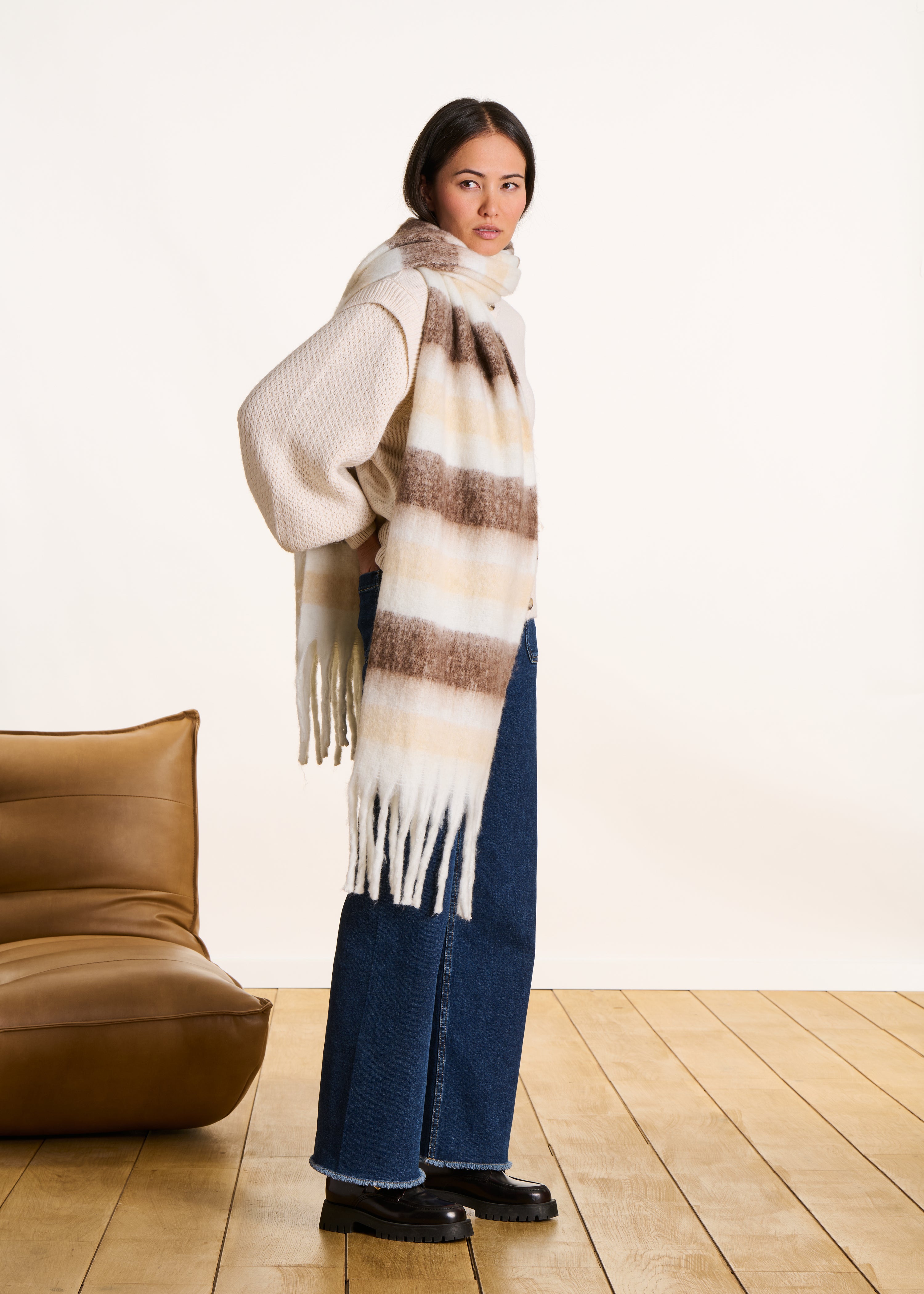 Écharpe écrue à larges rayures