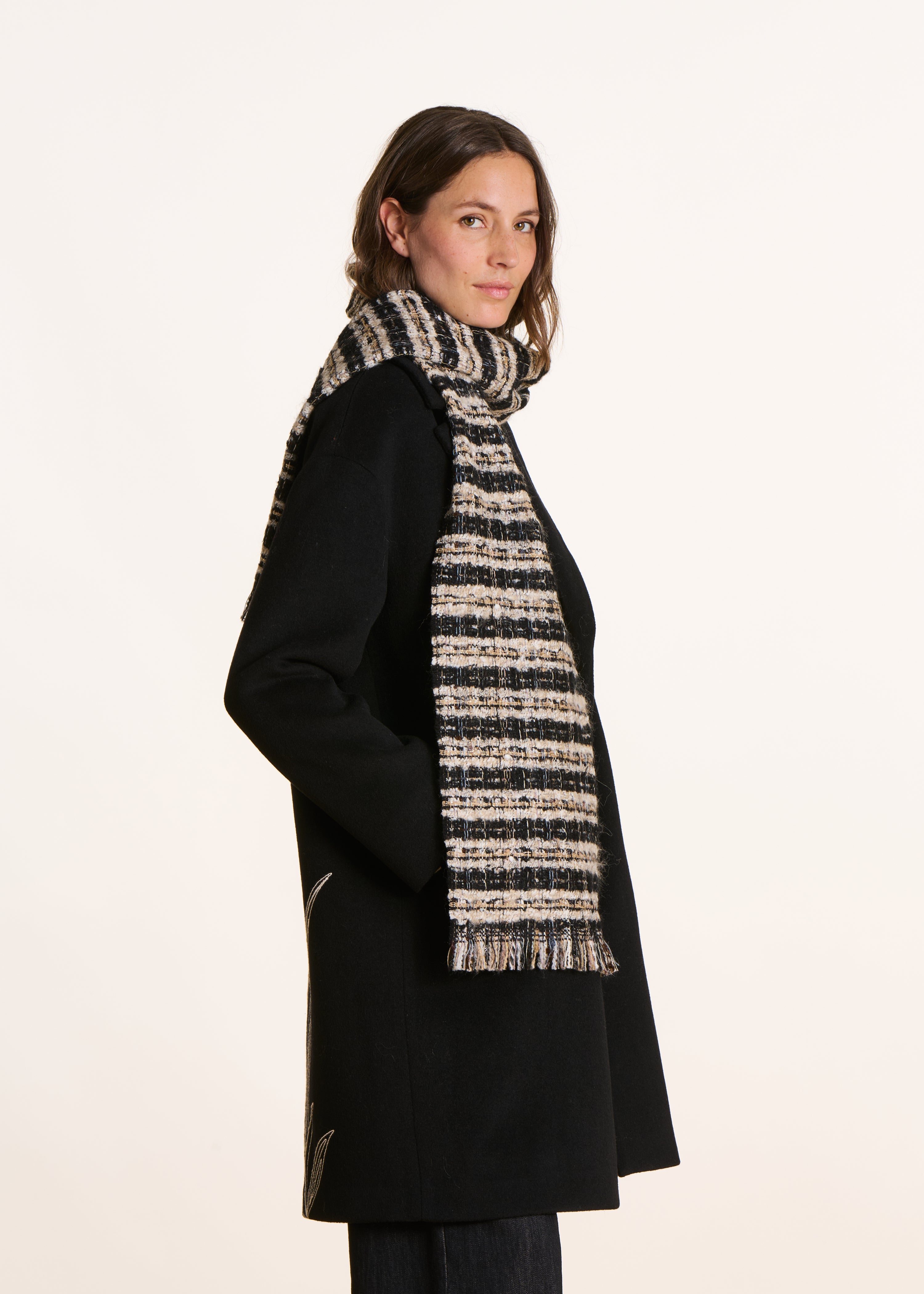 Sciarpa nera a quadri