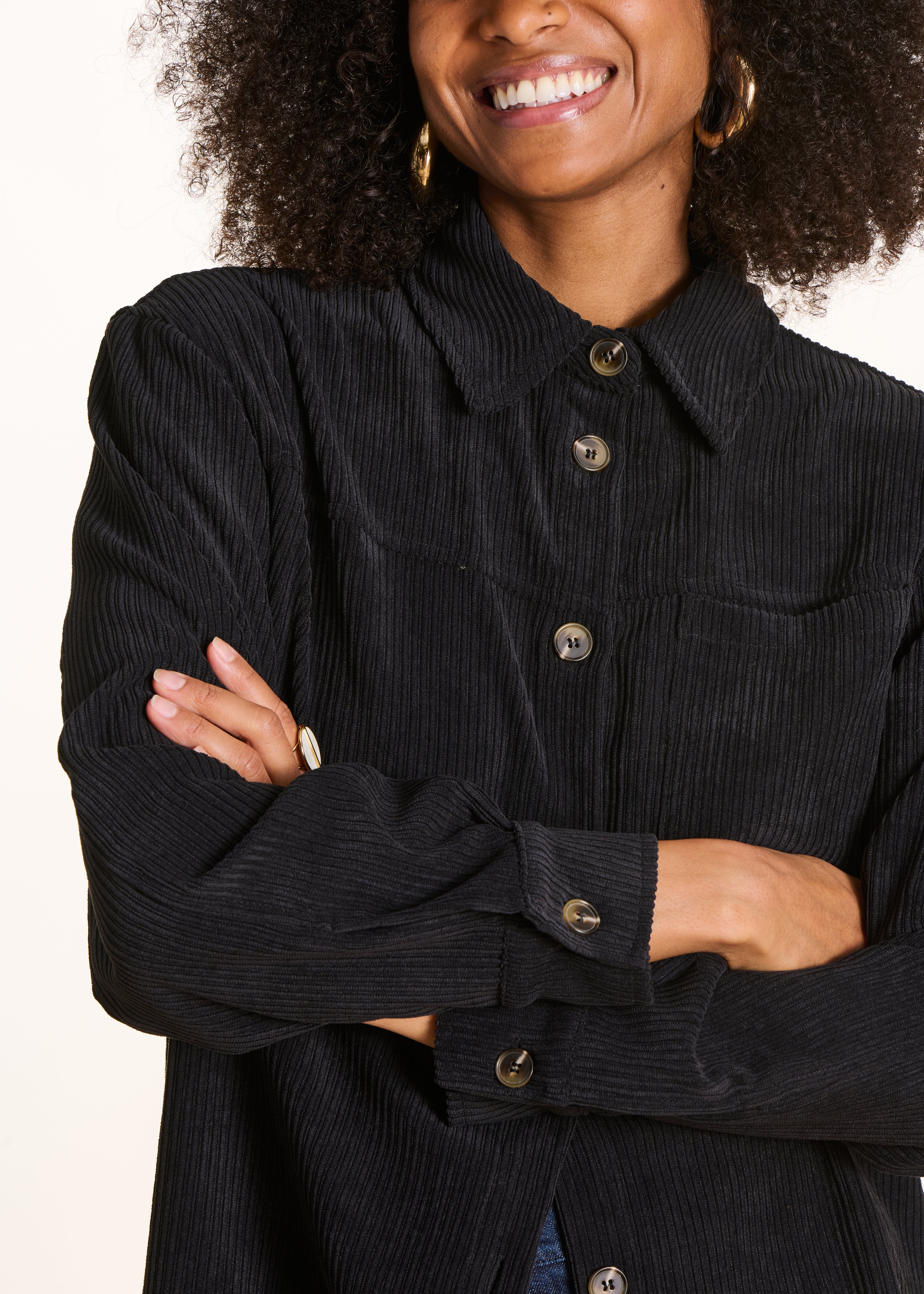Chemise noire en velours côtelé