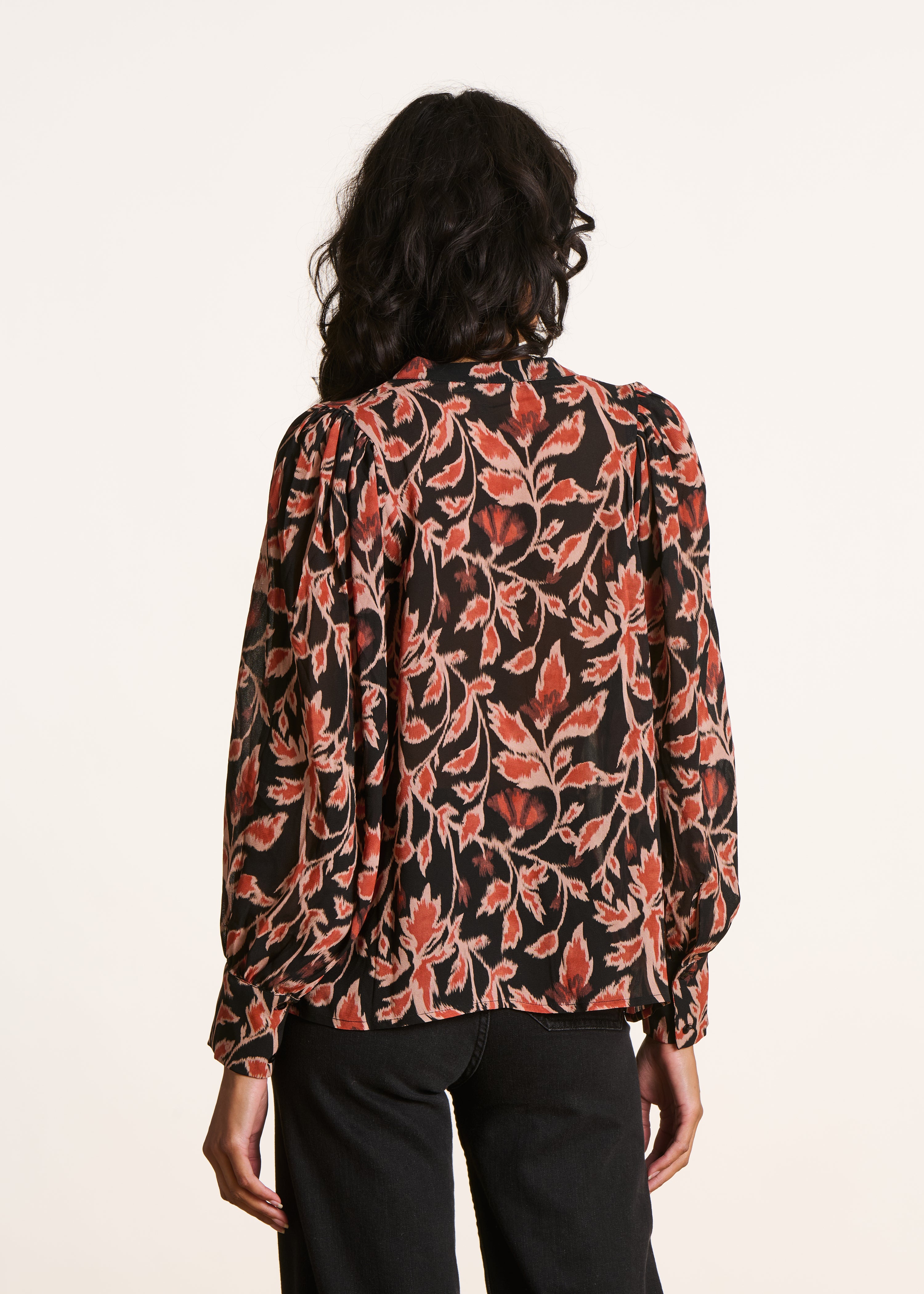 Chemise imprimée noire manches longues