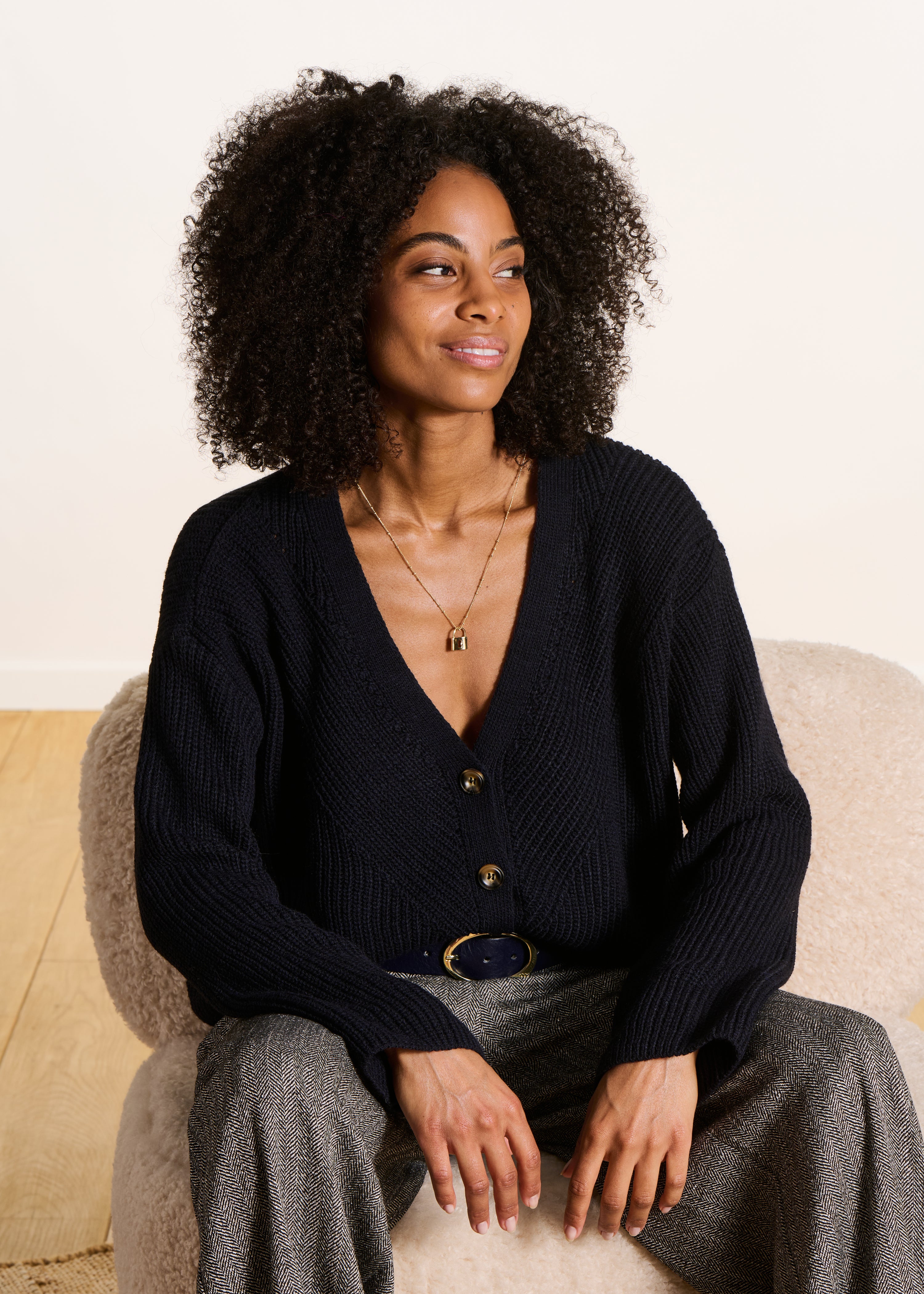 Chaleco corto azul marino en canalé perlado