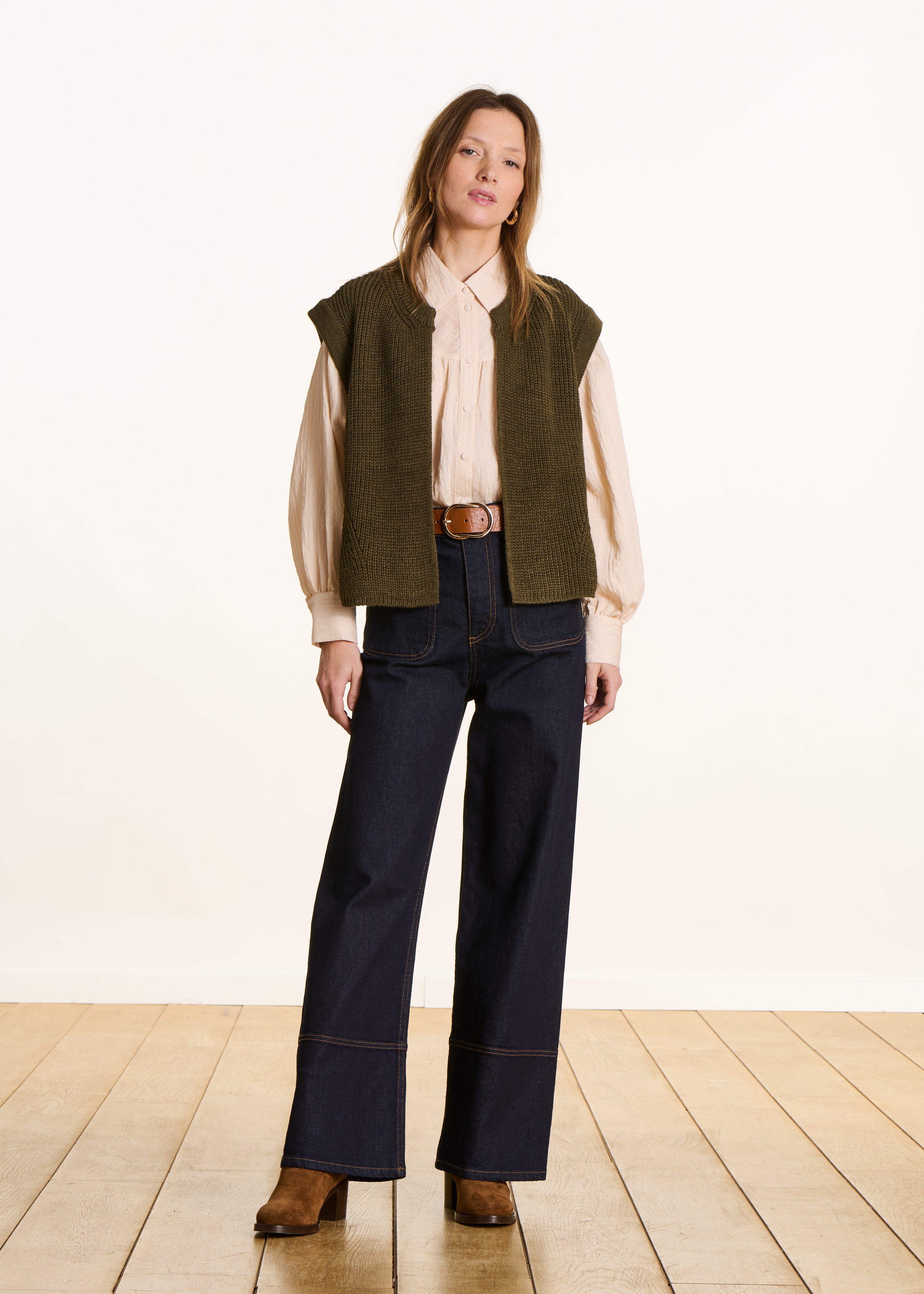 Short sleeveless cardigan in pearl ribbed khaki