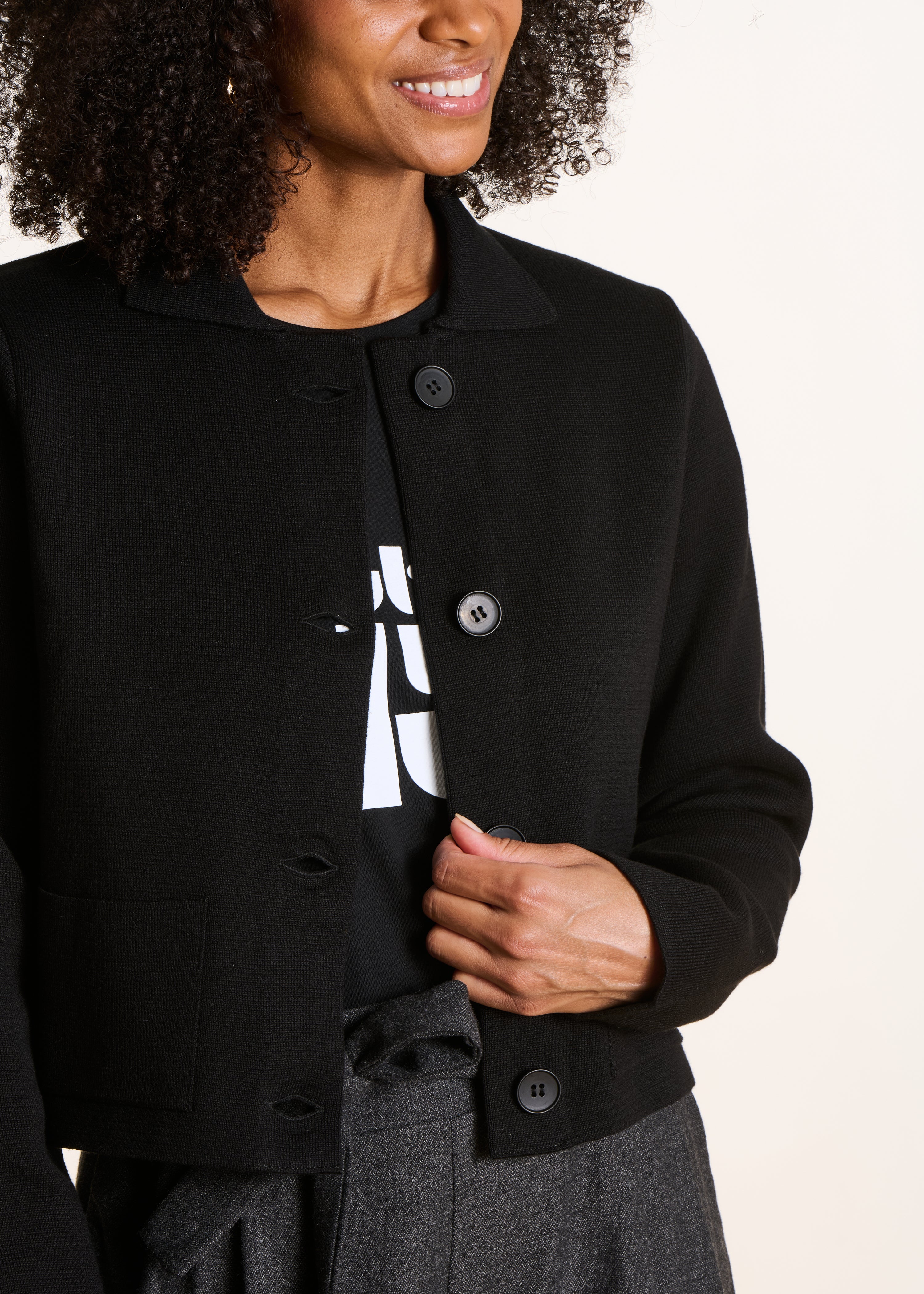 Gilet court noir en maille col chemise