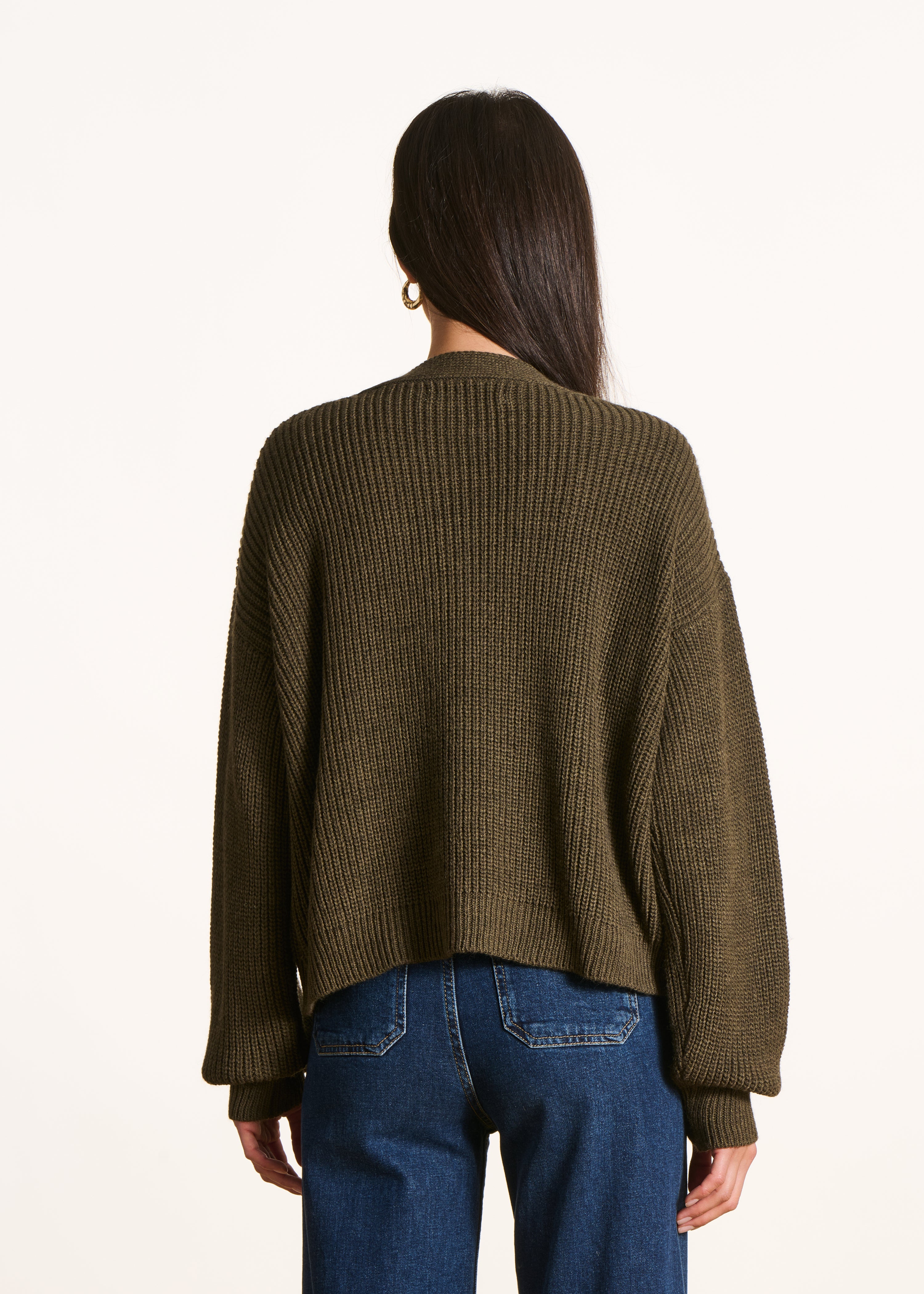 Cardigan corto e aderente in maglia a coste con perline color kaki