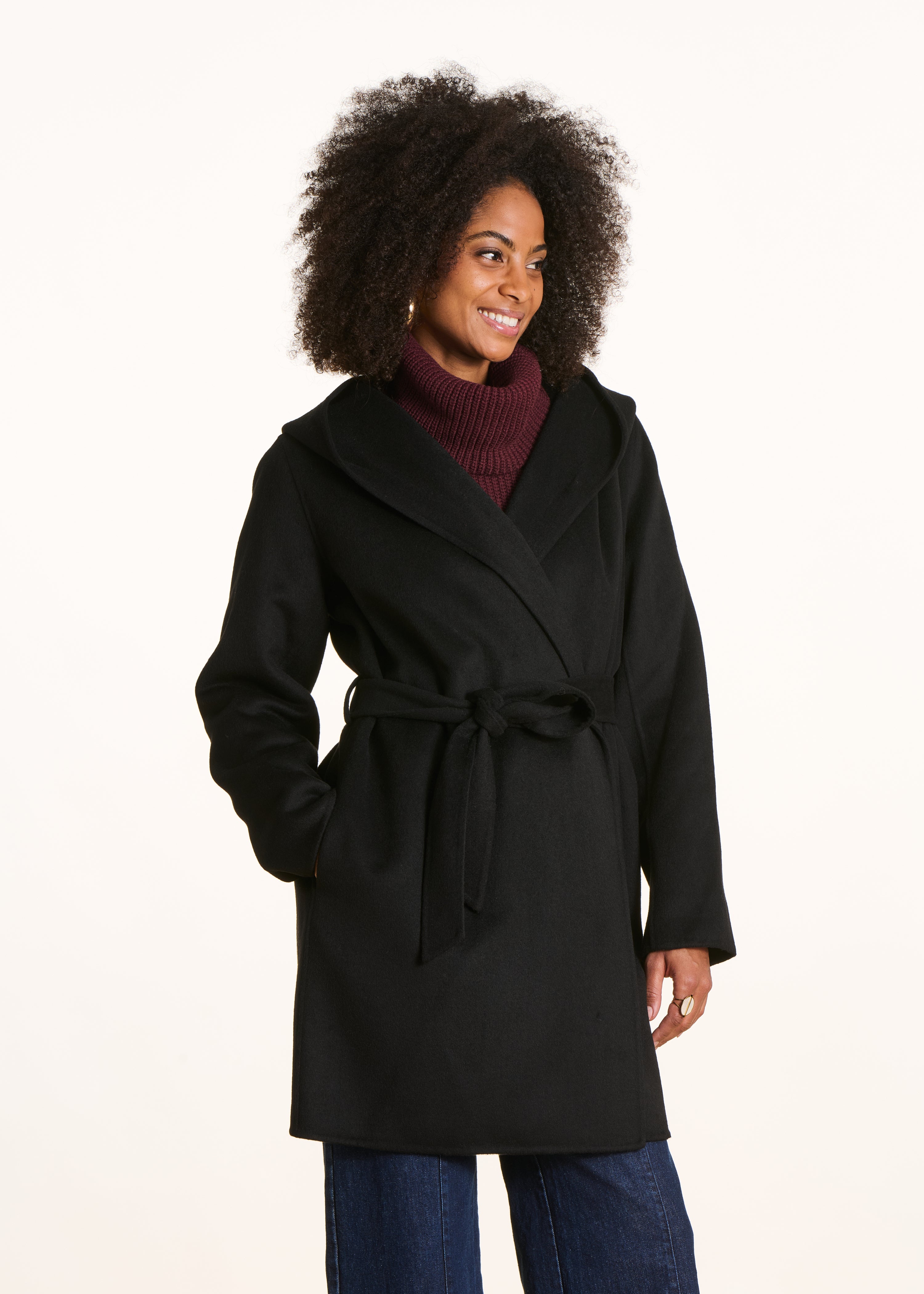 Manteau 3/4 noir à capuche en laine