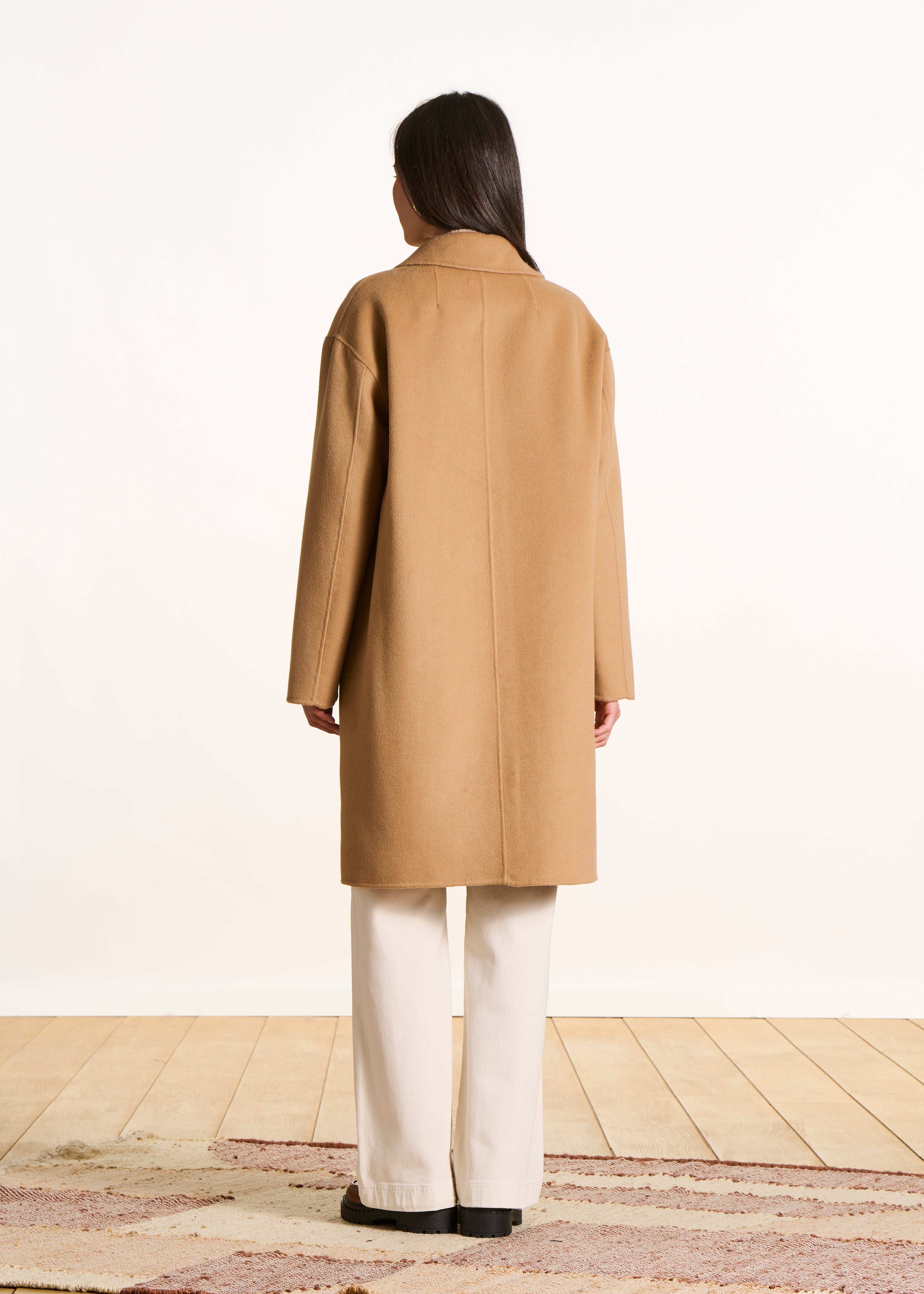 Casaco de lã camel de comprimento médio