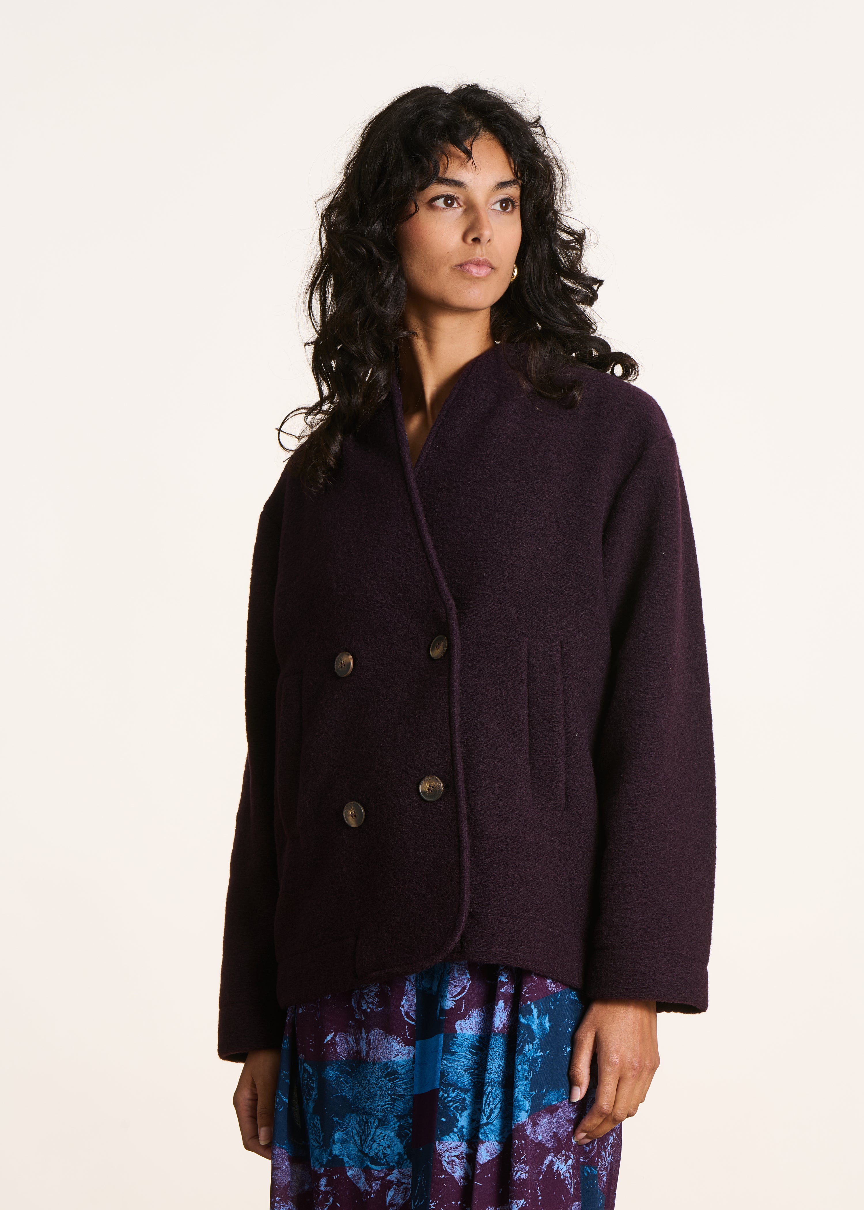 Manteau prune court en maille bouillie
