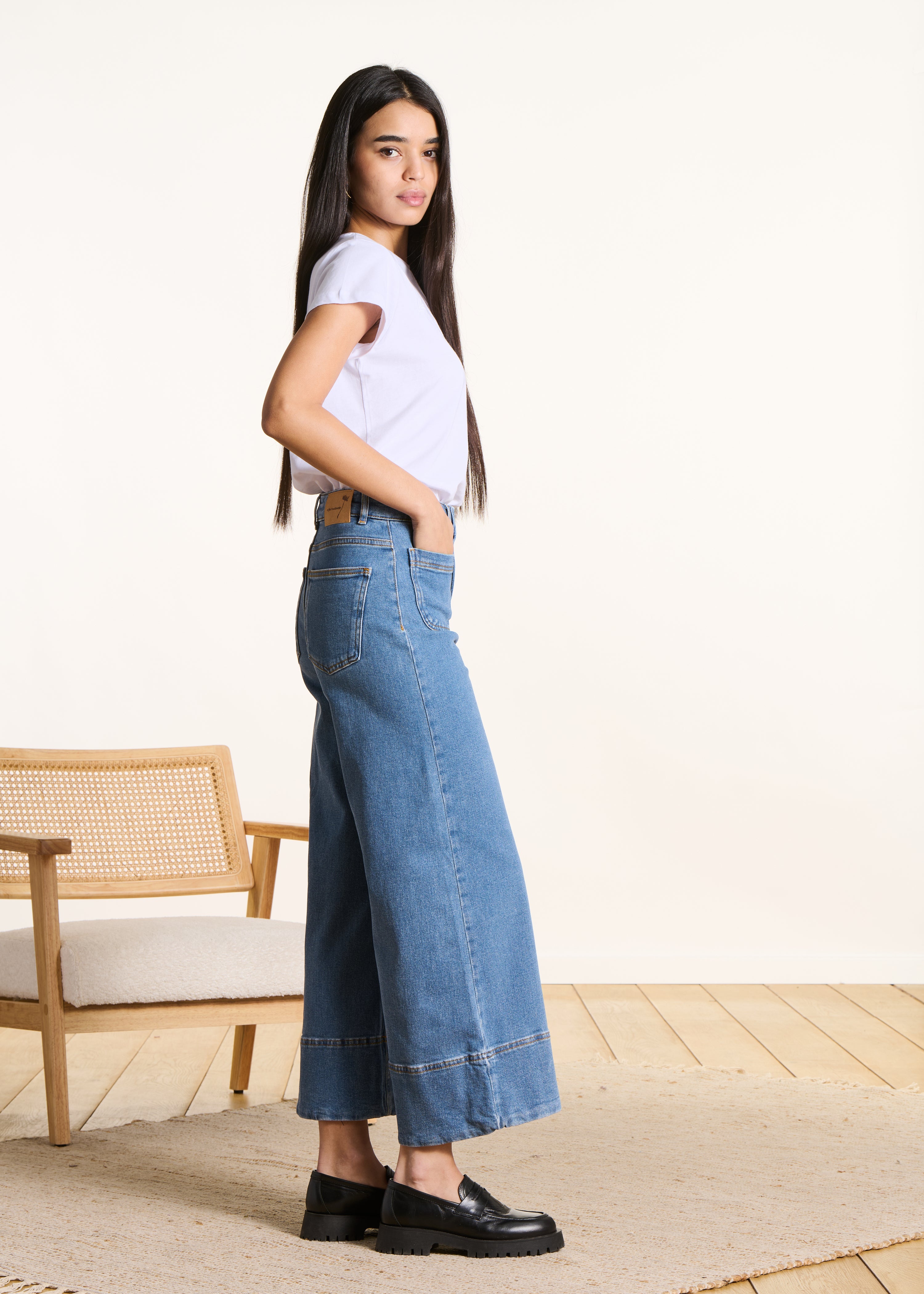 Light blue wide-leg jeans in organic cotton
