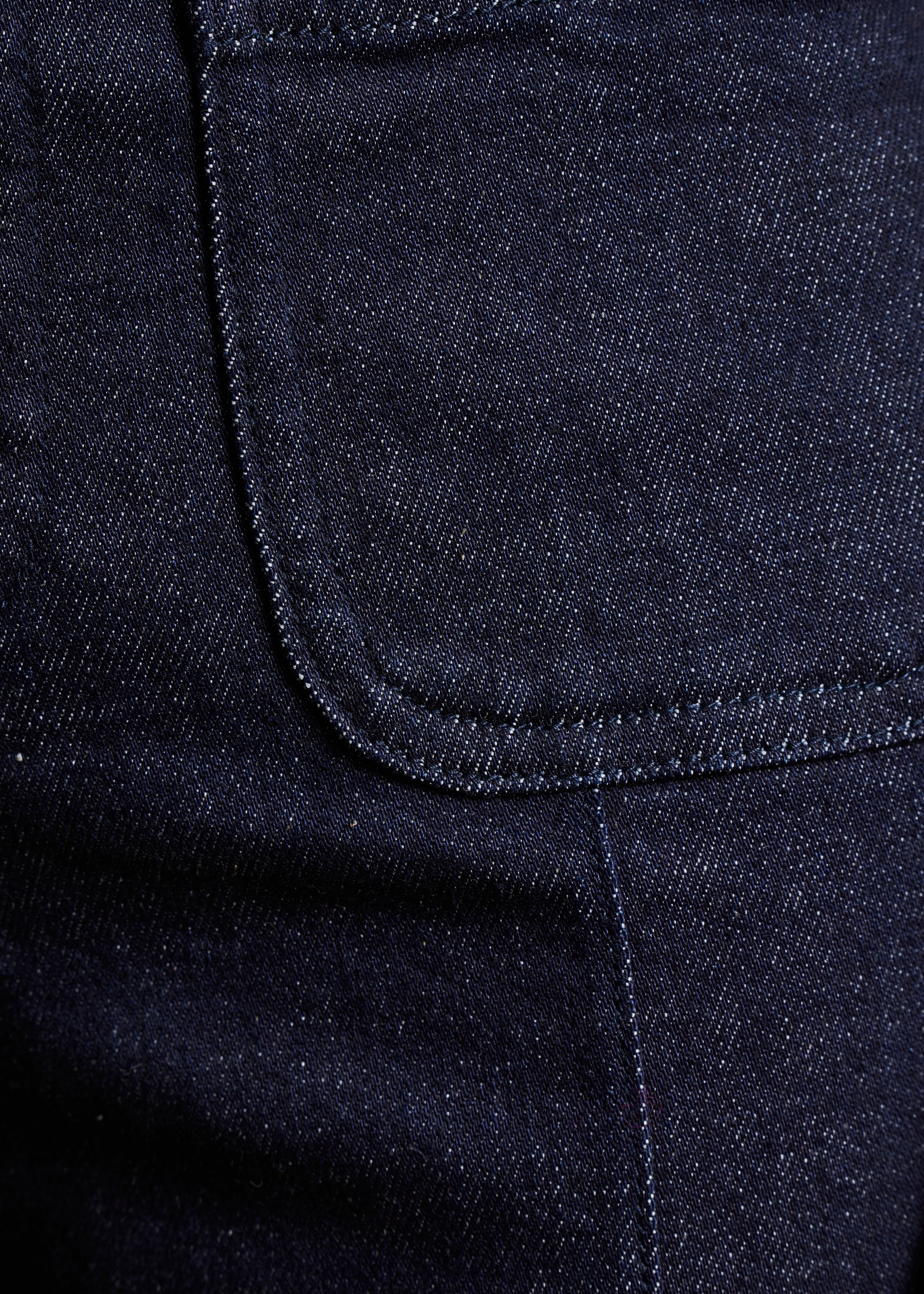 Calças de ganga de perna direita e perna larga em algodão orgânico