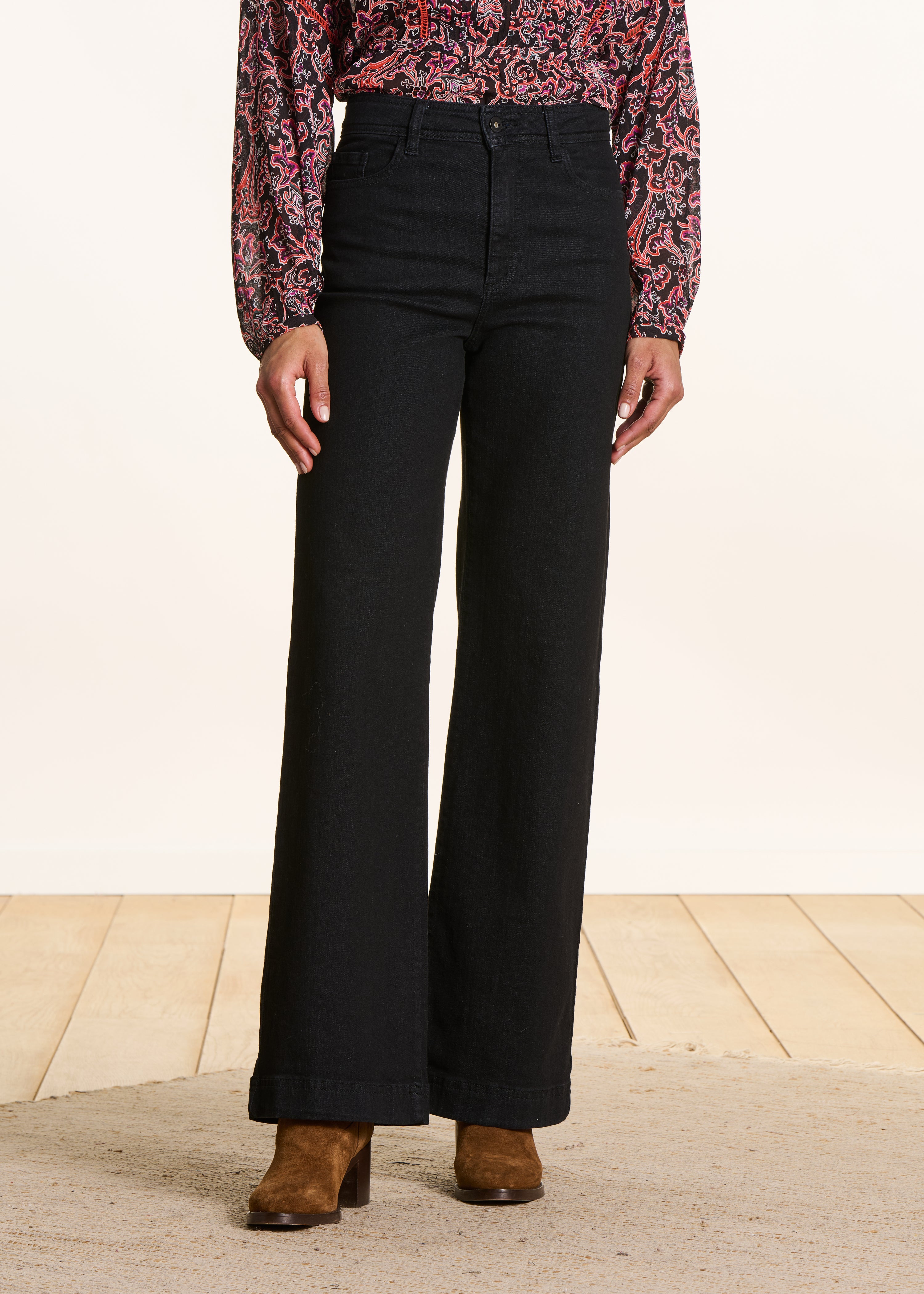 schwarz, weite Jeans aus biologischer Baumwolle