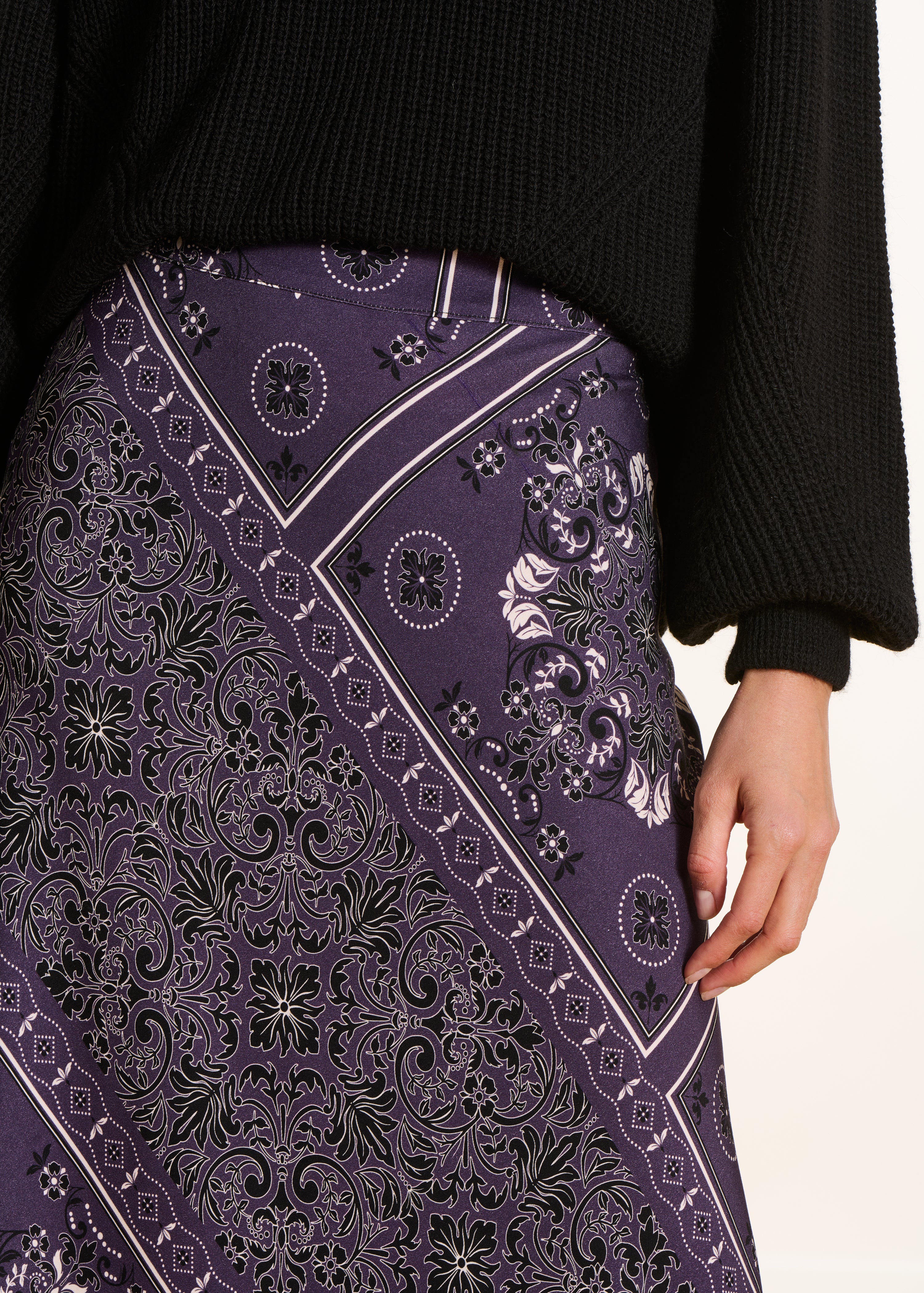 Jupe fluide en twill prune à imprimé foulard