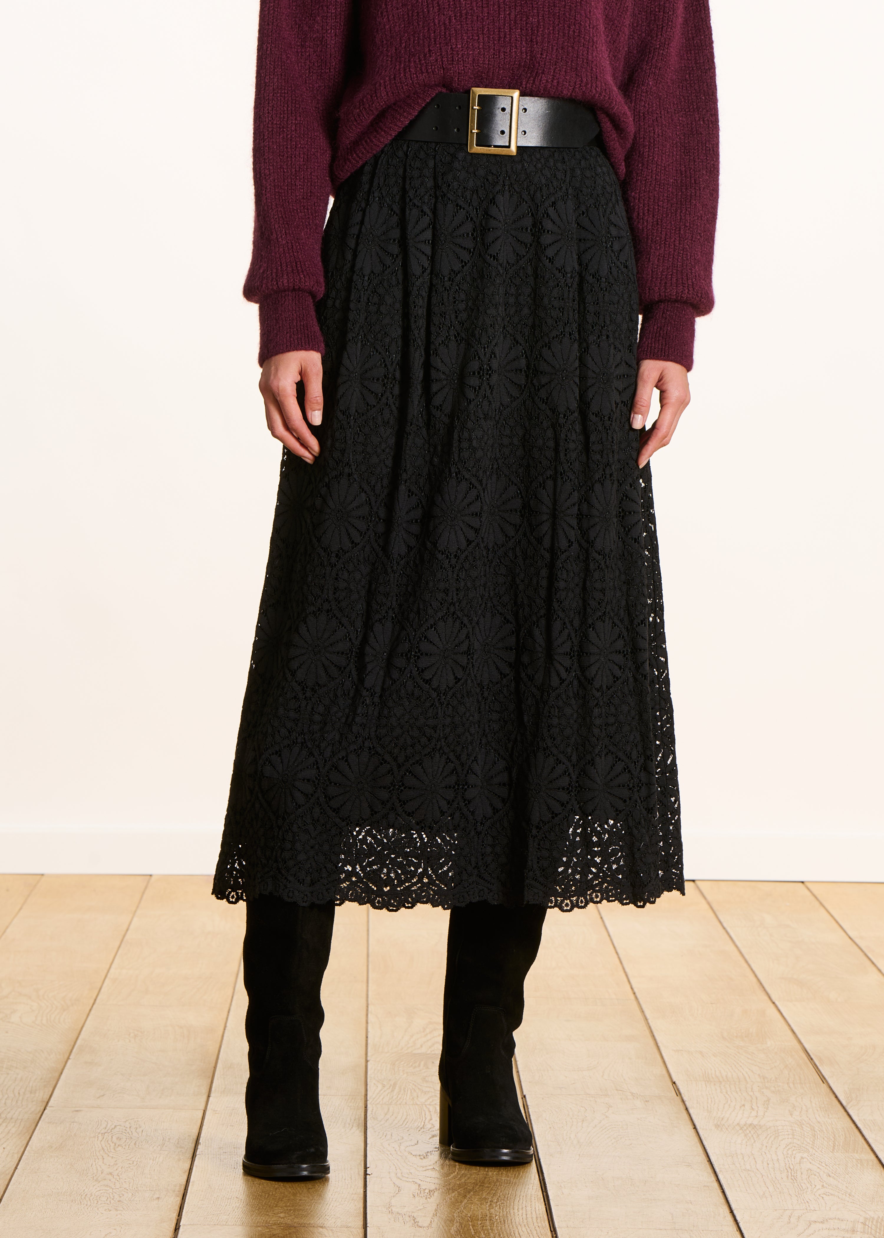 Jupe longue noire en dentelle