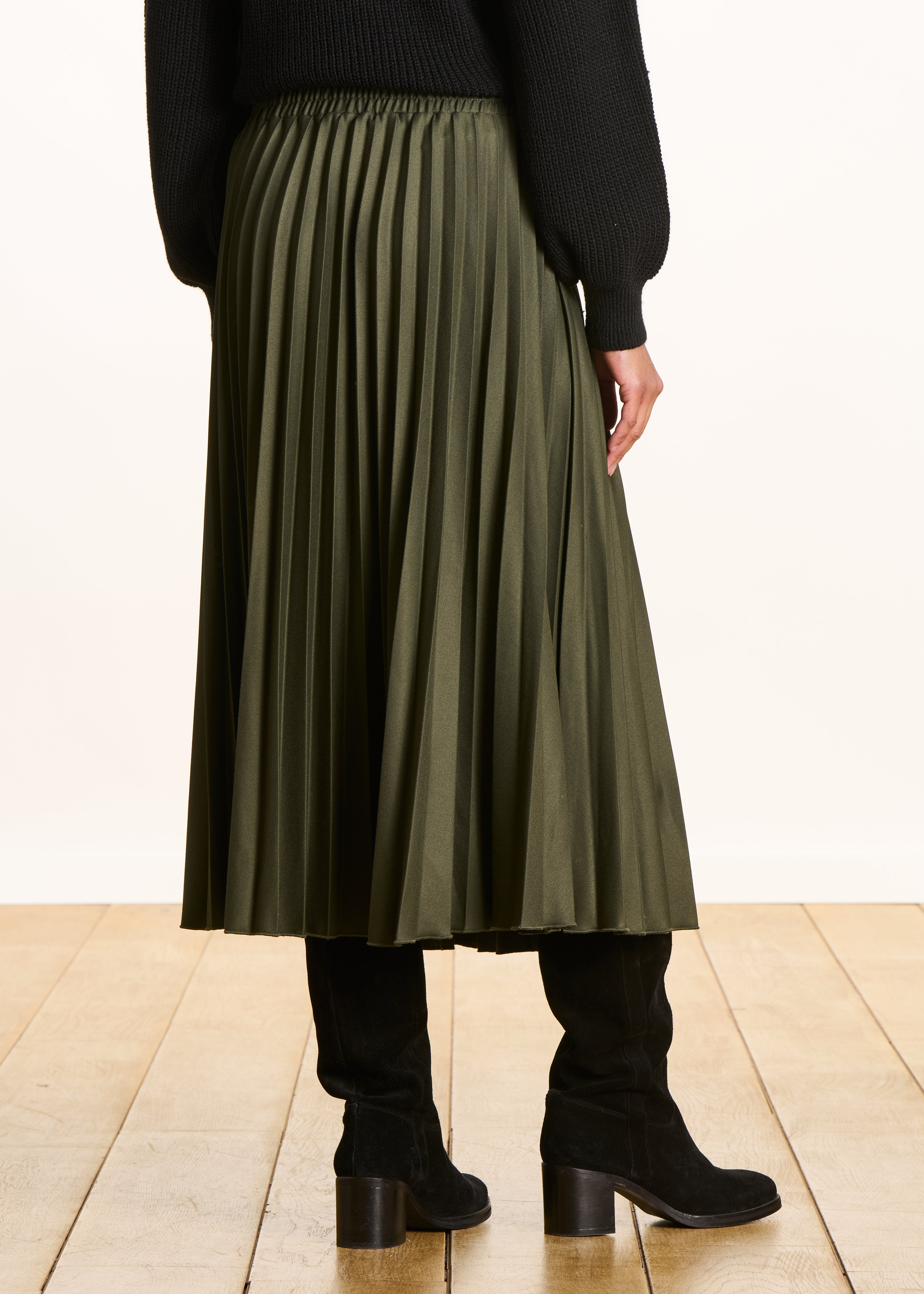Jupe mi-longue kaki en flanelle plissée