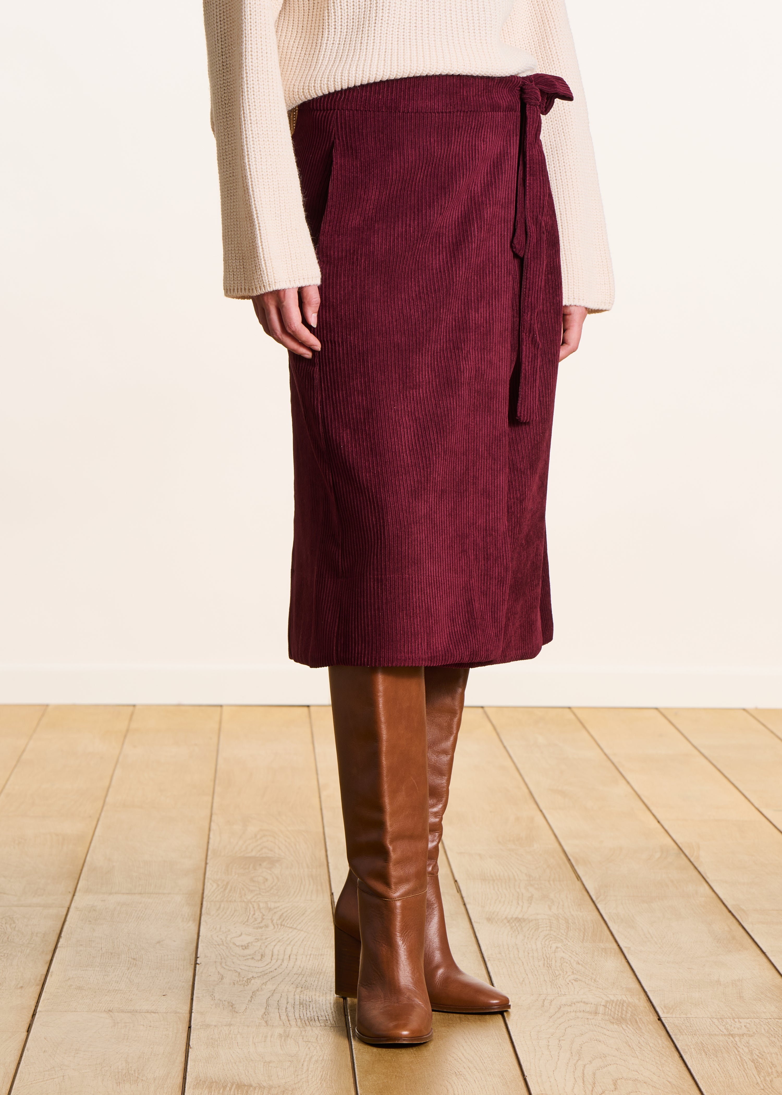 Jupe portefeuille mi-longue en velours côtelé bordeaux