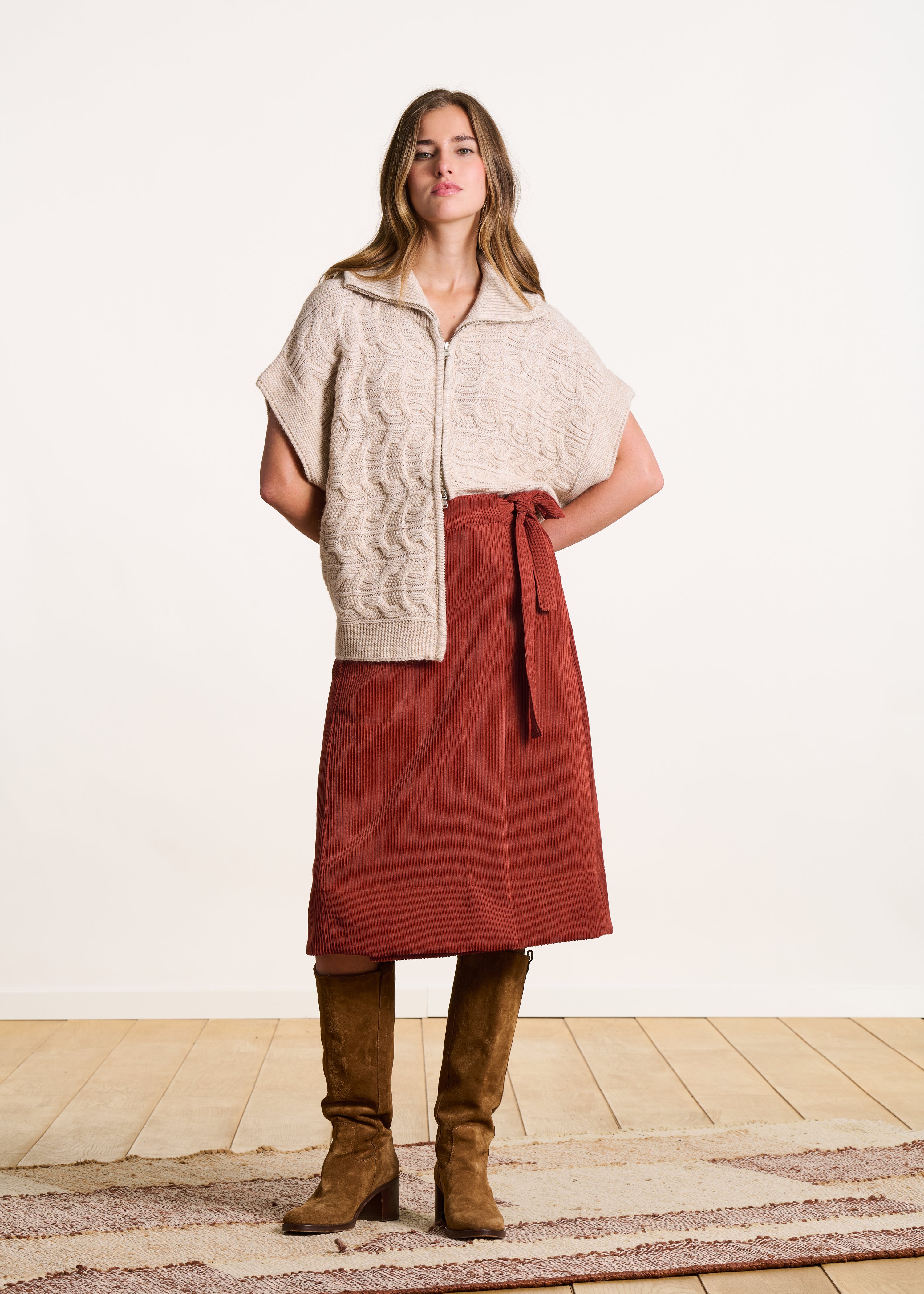 Jupe portefeuille mi-longue en velours côtelé terracotta