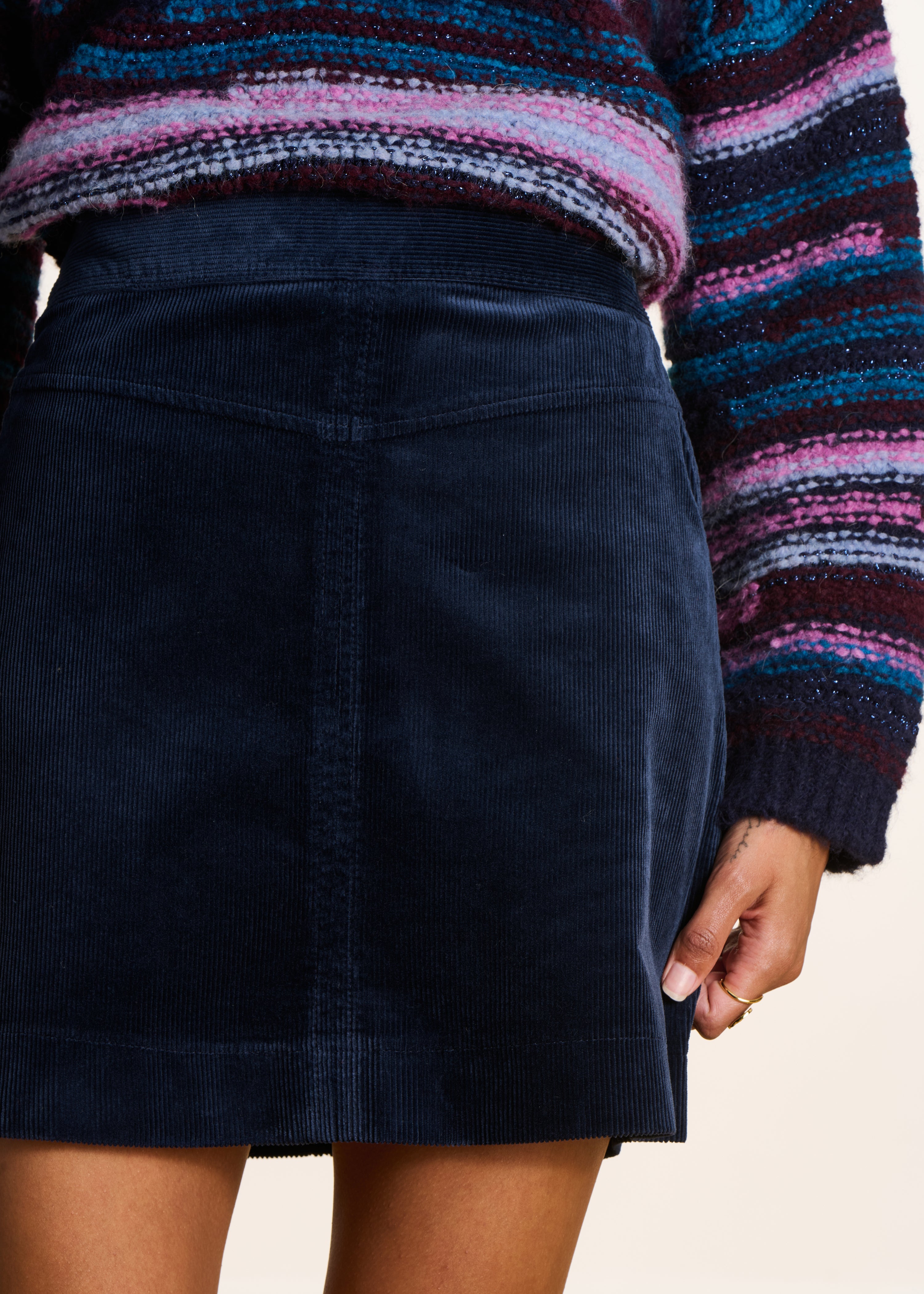 Jupe courte en velours bleu foncé