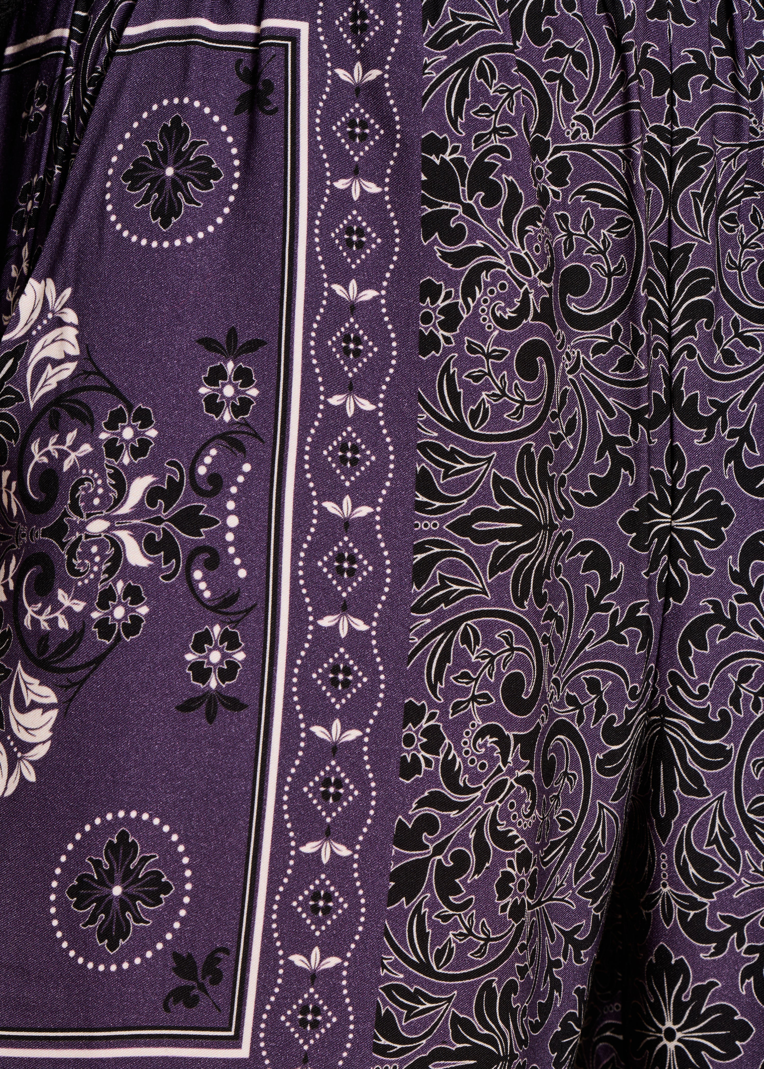 Fließende Hose aus Pflaumen-Twill mit Tuchmuster